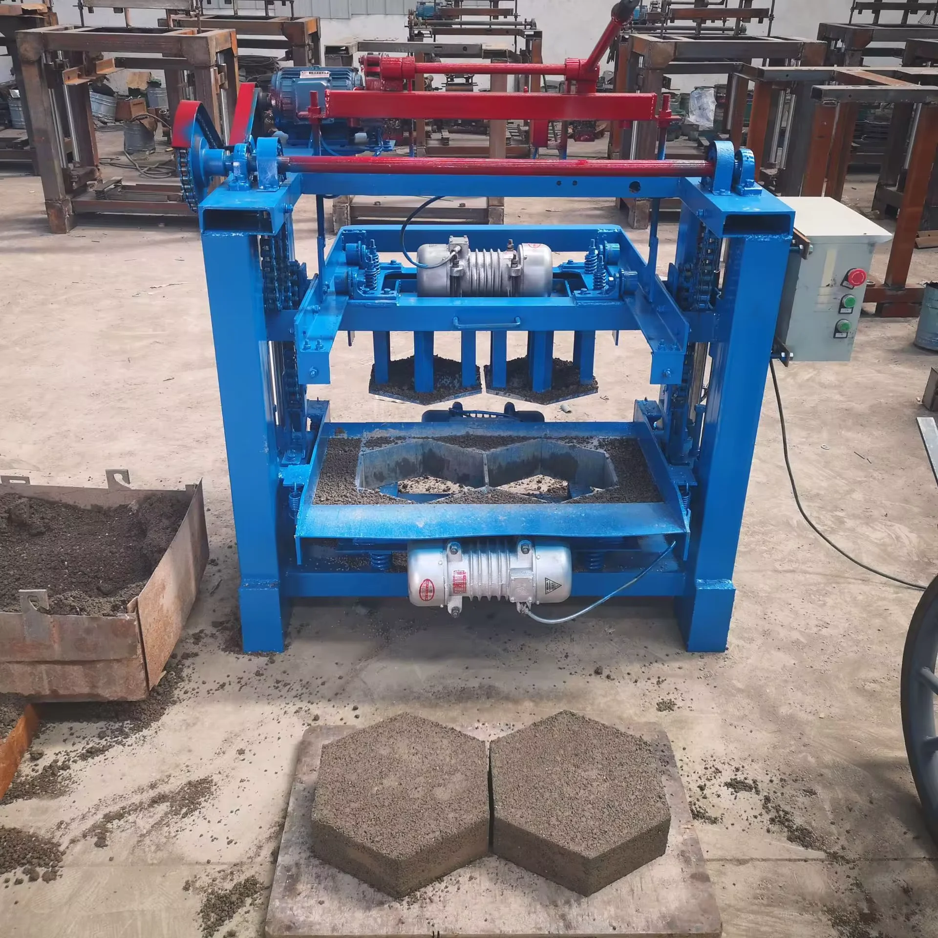 Sand Hollow Block Making Machine in Africa and Mud Concrete Soil Cement Brick Making Machine