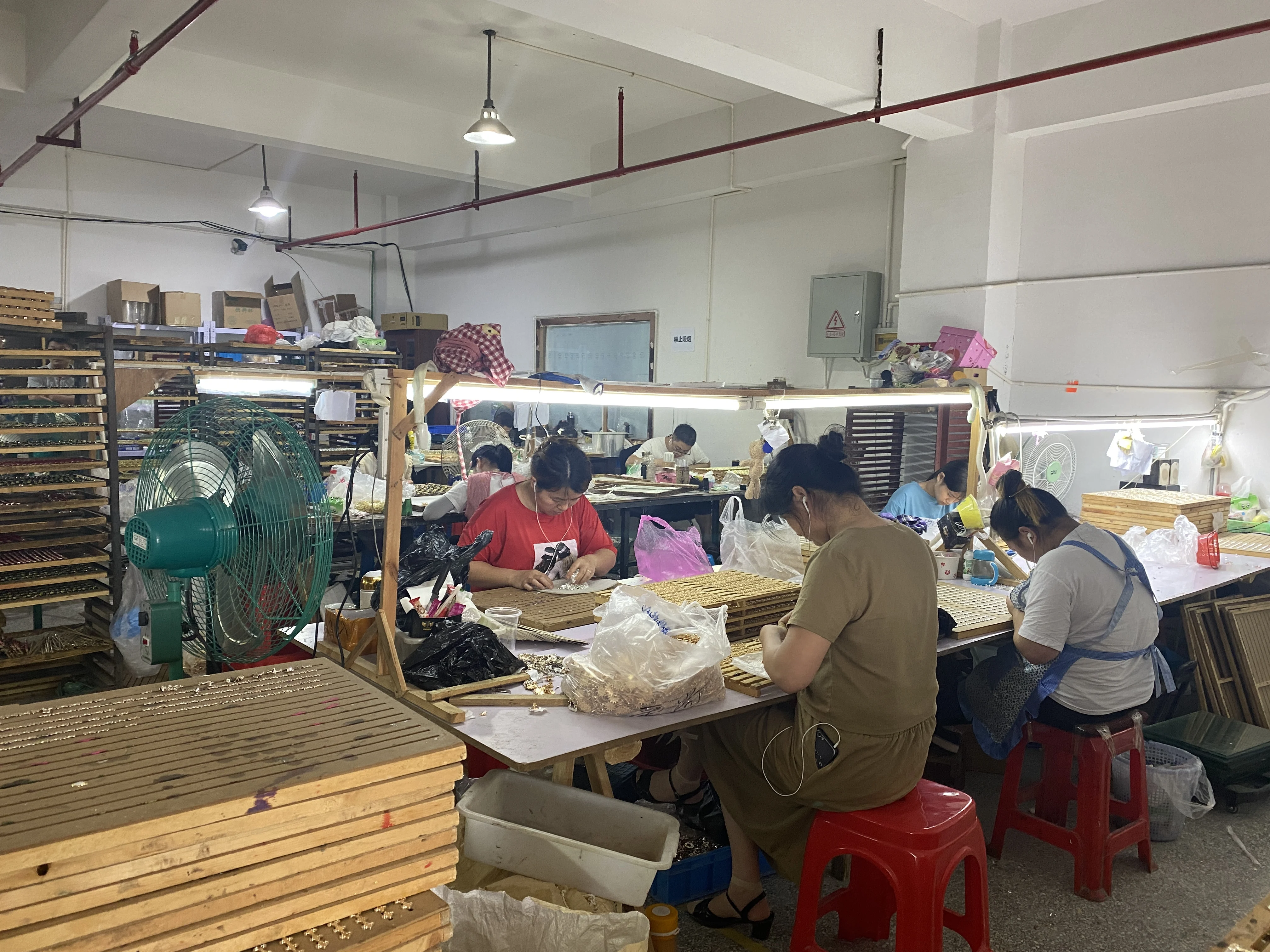 Новые стильные женские модные часы с полностью алмазным покрытием из цинкового сплава, аксессуары для часов, лидер продаж в Европе и Америке