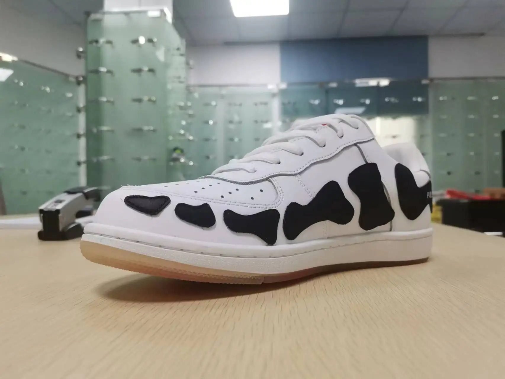 MOQ ONLY 1 PAIR SHOES,  STITCHED  WITH YOUR OWN LOGO, WELCOME ORDER