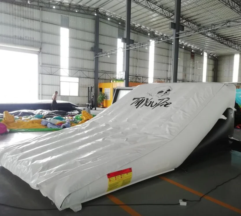 Custom extreme sport premium safe inflatable airbag landing/Inflatable snowboard stunt airbag for BMX FMX