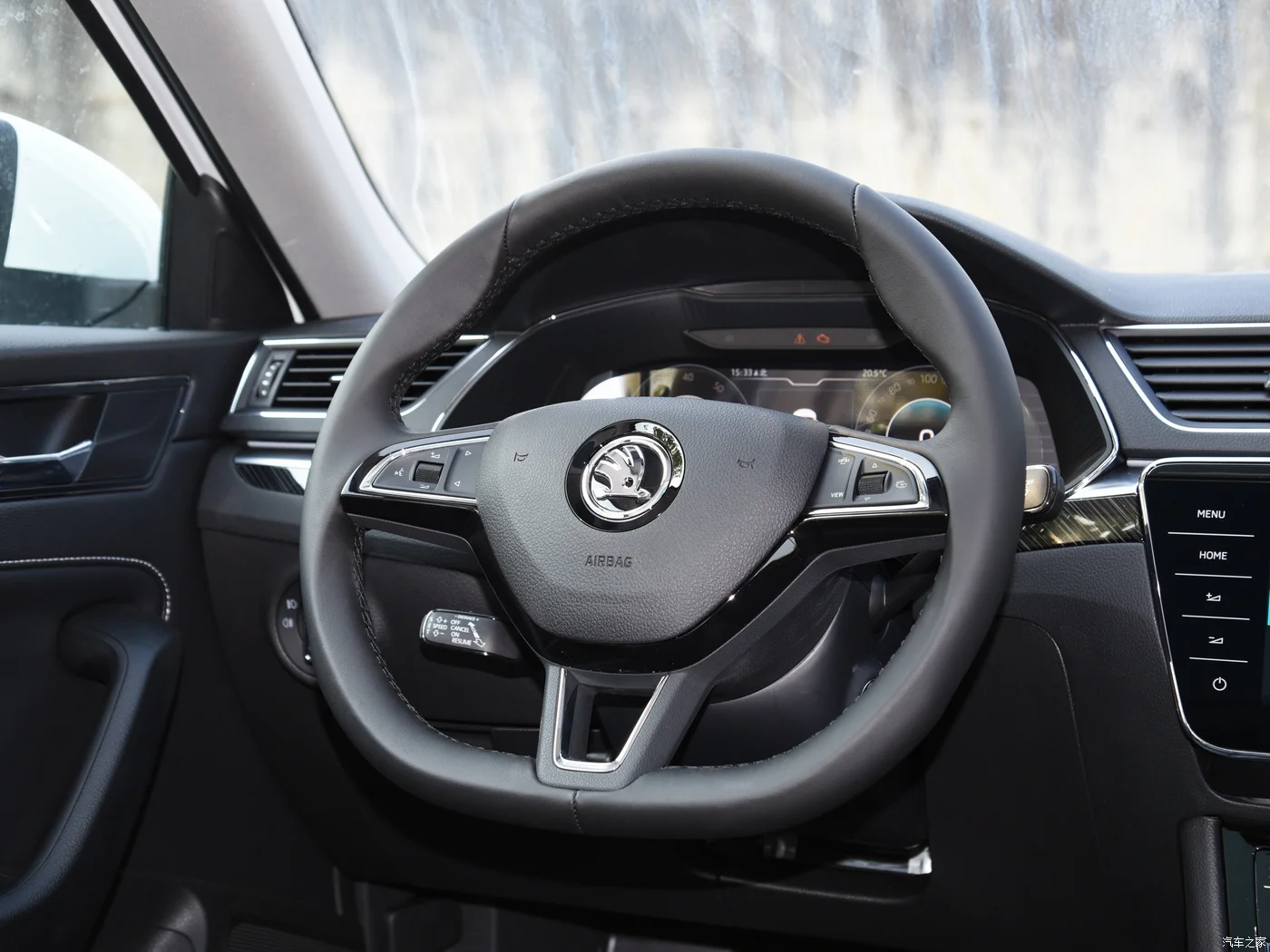 Новый в 2024 Подержанный автомобиль SKODA SUPERB с 5-дверным 5-местным хэтчбеком 1 4 T 150PS дешево