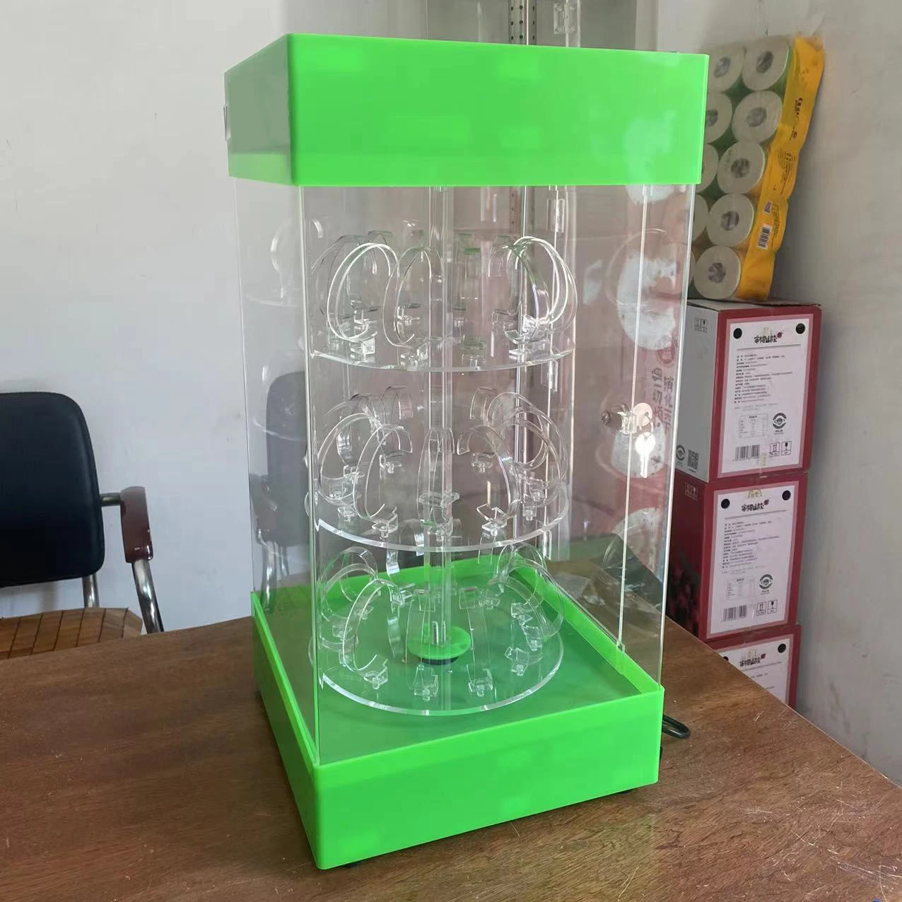 Good Quality c Ring Cube Led Light Rotate Watch Show Stand Showcase Acrylic Watch Display Rack