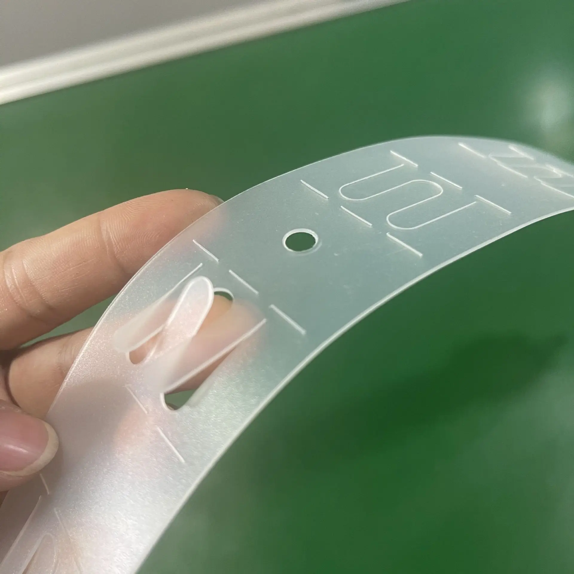 Вешалка для супермаркета для пластиковых дисплеев