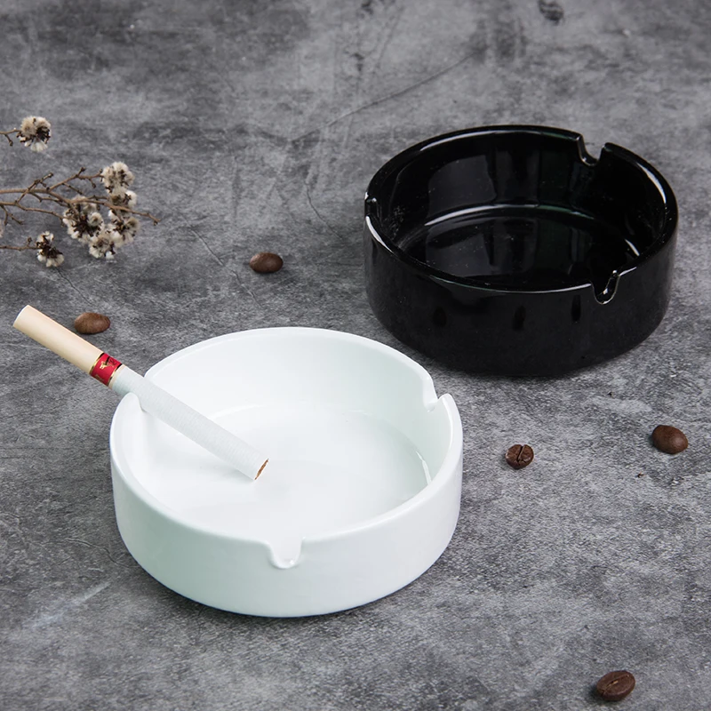 2020 hot sale 4 inch black and white handmade decorative glazed ceramic ashtrays for cigarettes