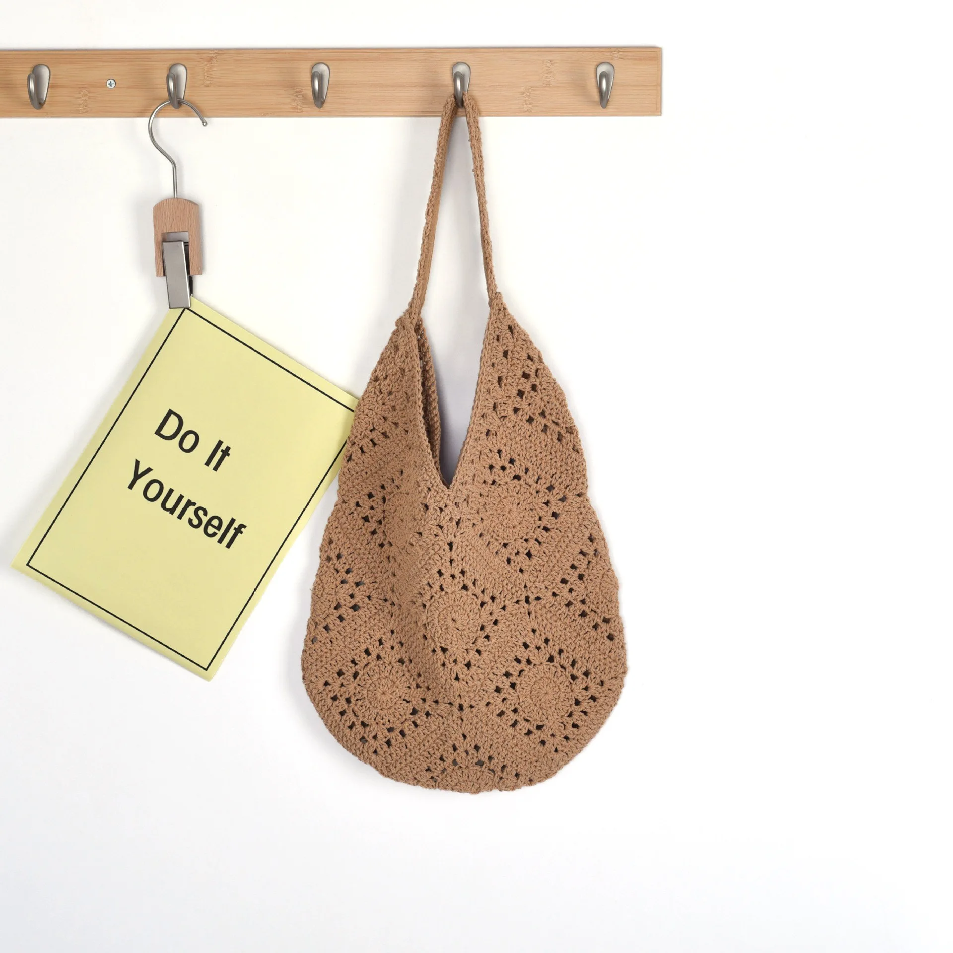 Summer New Arrivals Beach Straw Bag Eco Friendly Handmade Woven Raffia Floral Tote Bag Beach Vacation Shoulder Shopping Bag