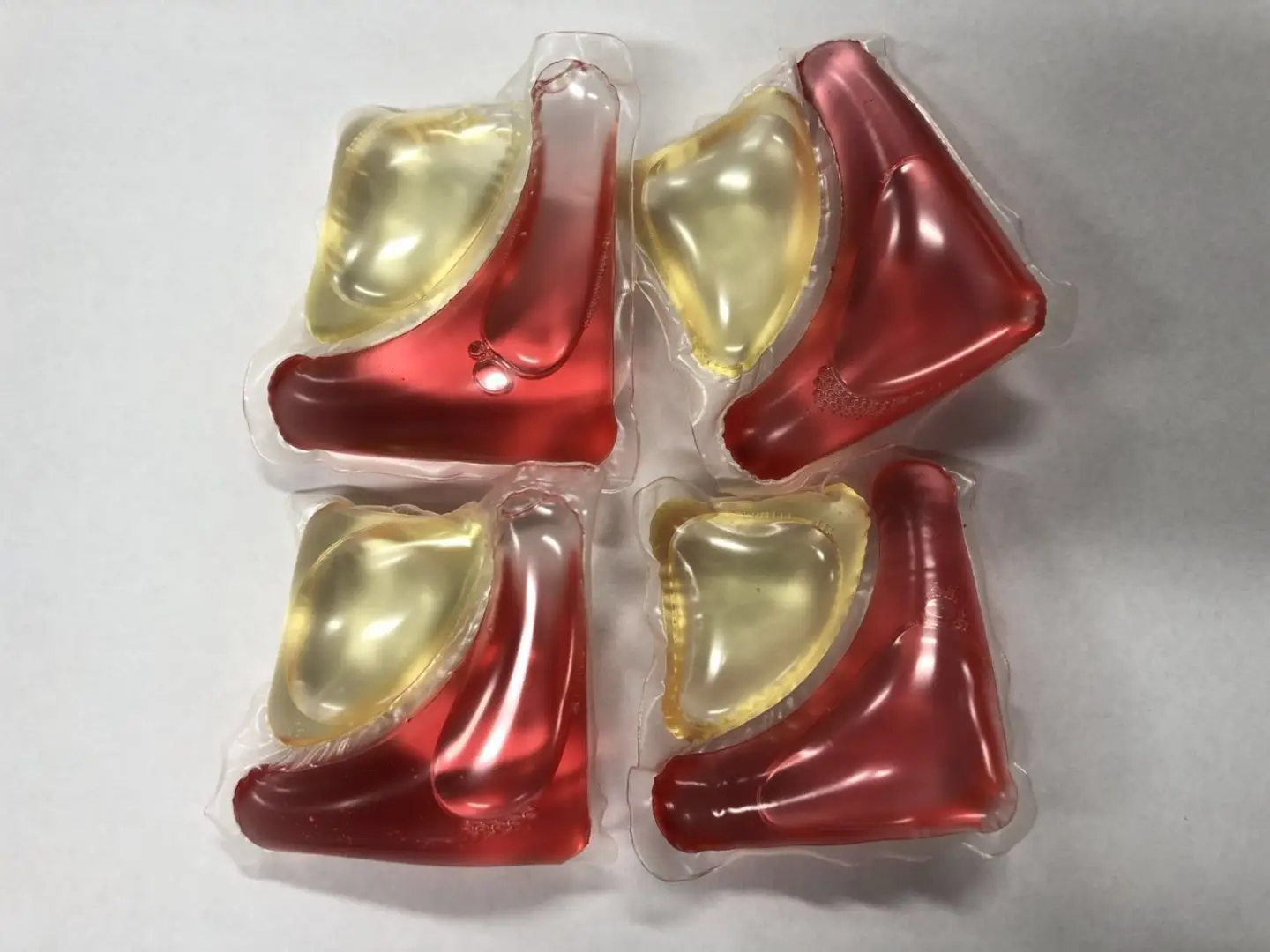 Капсулы для стирки с низким содержанием пены, жидкое моющее средство