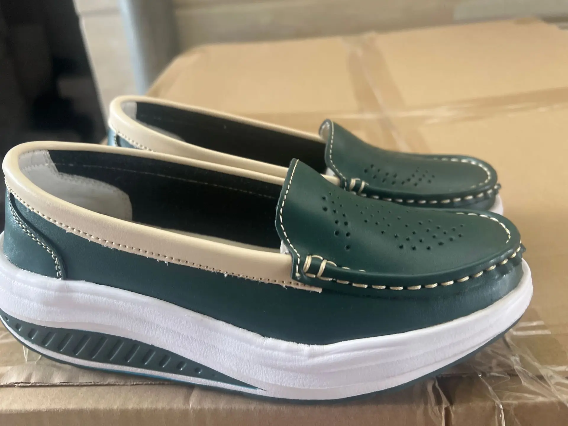 New design anti-slip female platform loafer shoes hospital laboratory comfortable air cushion nurses rocking shoes for women