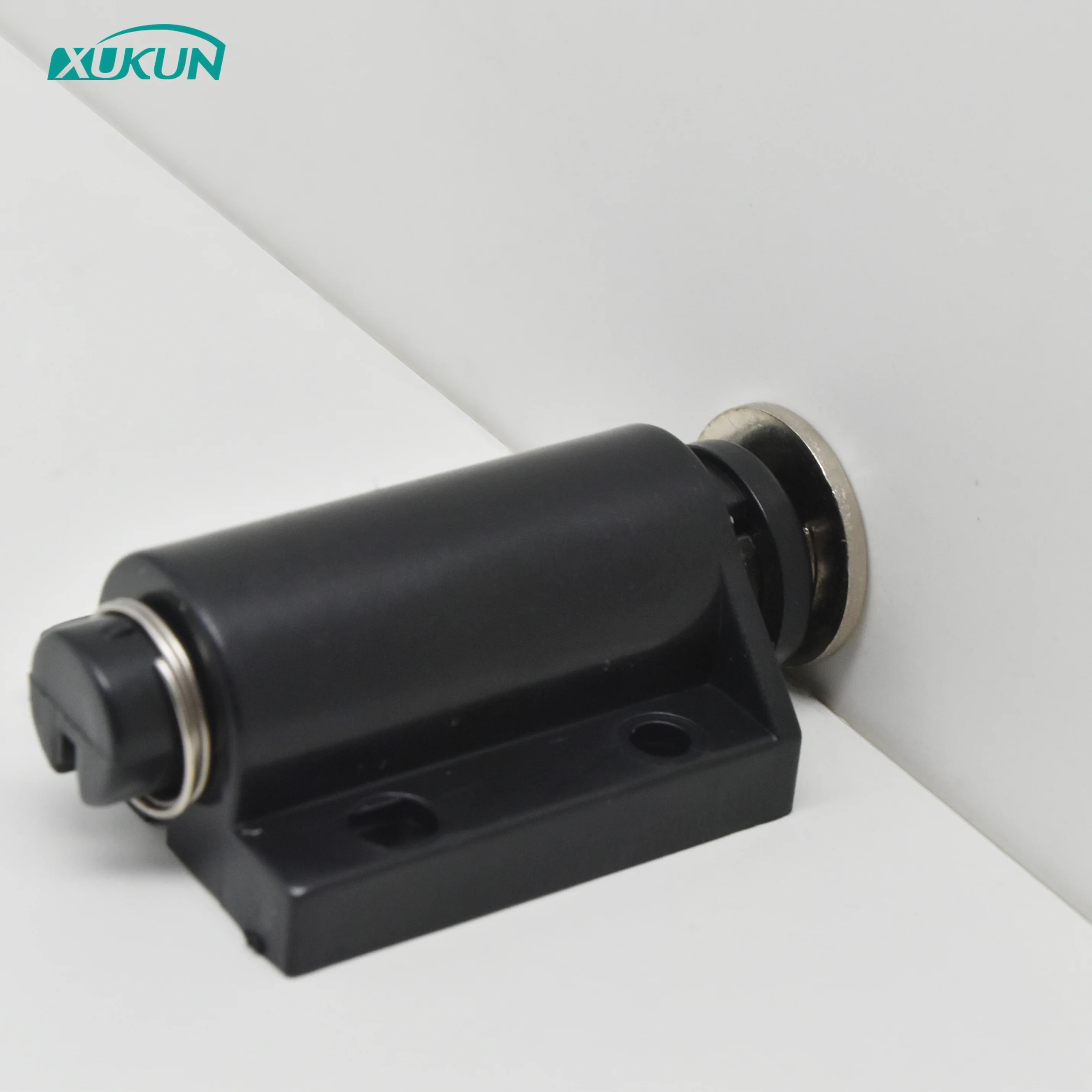 XK814-2 Plastic black door catch rebound magnetic red door catch magnet catcher
