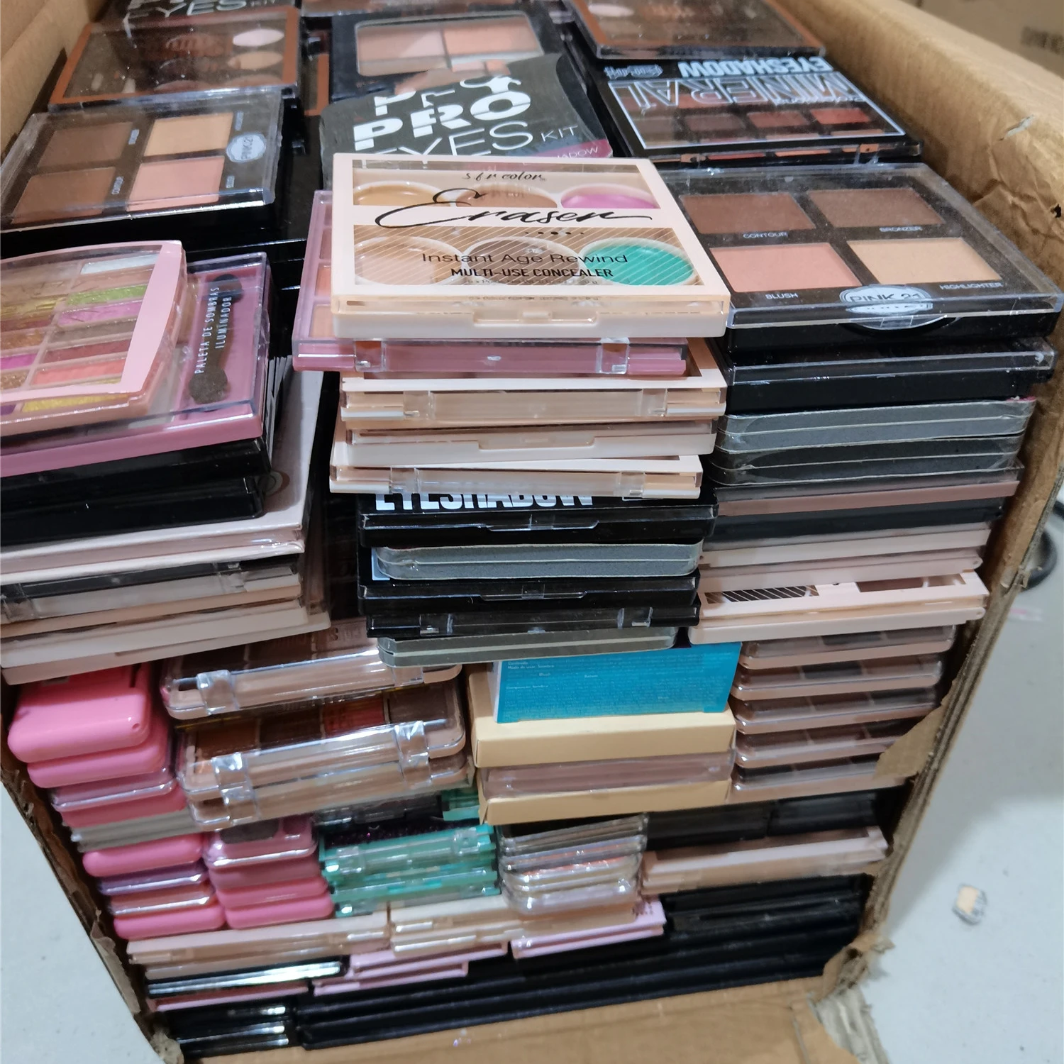 2024 Discounted Branded Stock Make Up Cosmetics High Pigments Eyeshadow Palette Inventory Clearance Sale