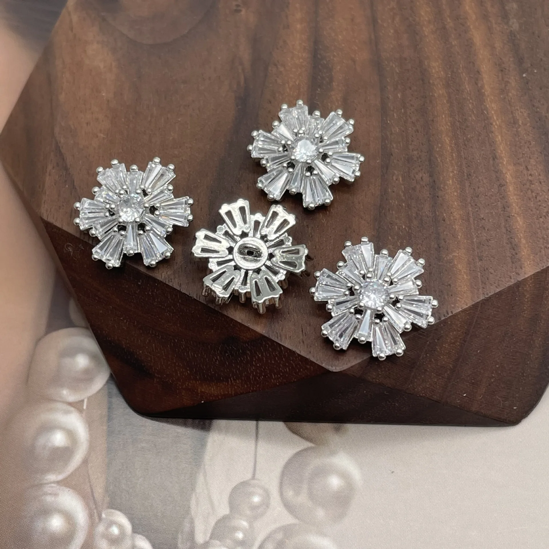 Wholesale High Grade Shiny Beautiful Flower Crystal stone Diamond luxury button jewels