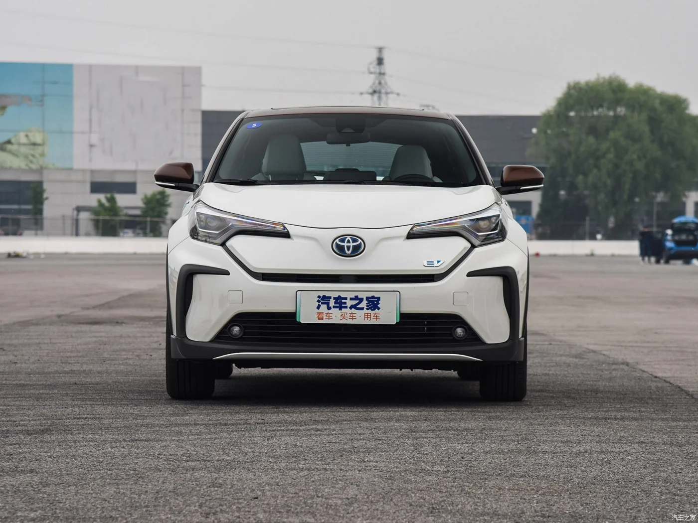 2023 в наличии оптовая продажа TOYOTA IZOA E 400 км новые энергетические транспортные средства тройной литиевый аккумулятор для автомобиля маленький внедорожник 5 мест взрослых