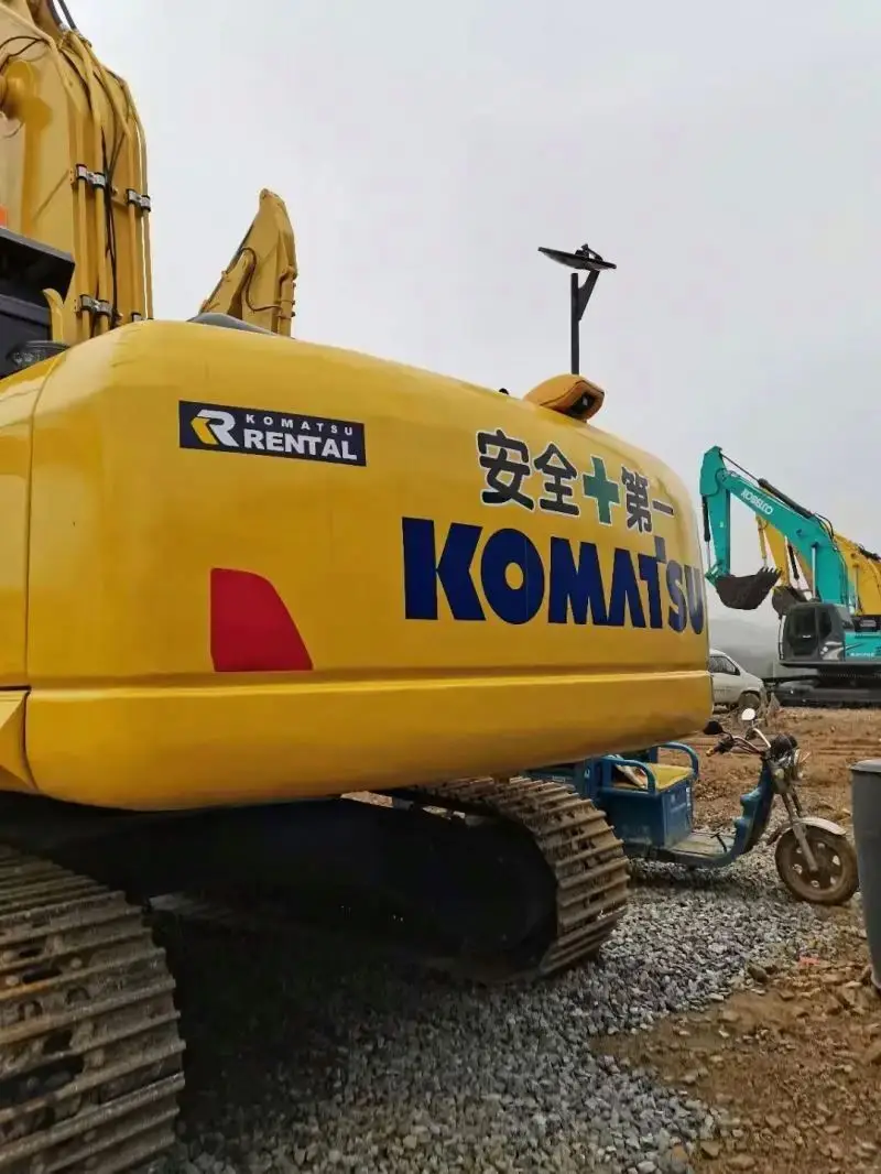 A large number of Komatsu type 220-8MO excavators, as well as Volvo 220, Carter 323, Kobelco 210 and other used excavators