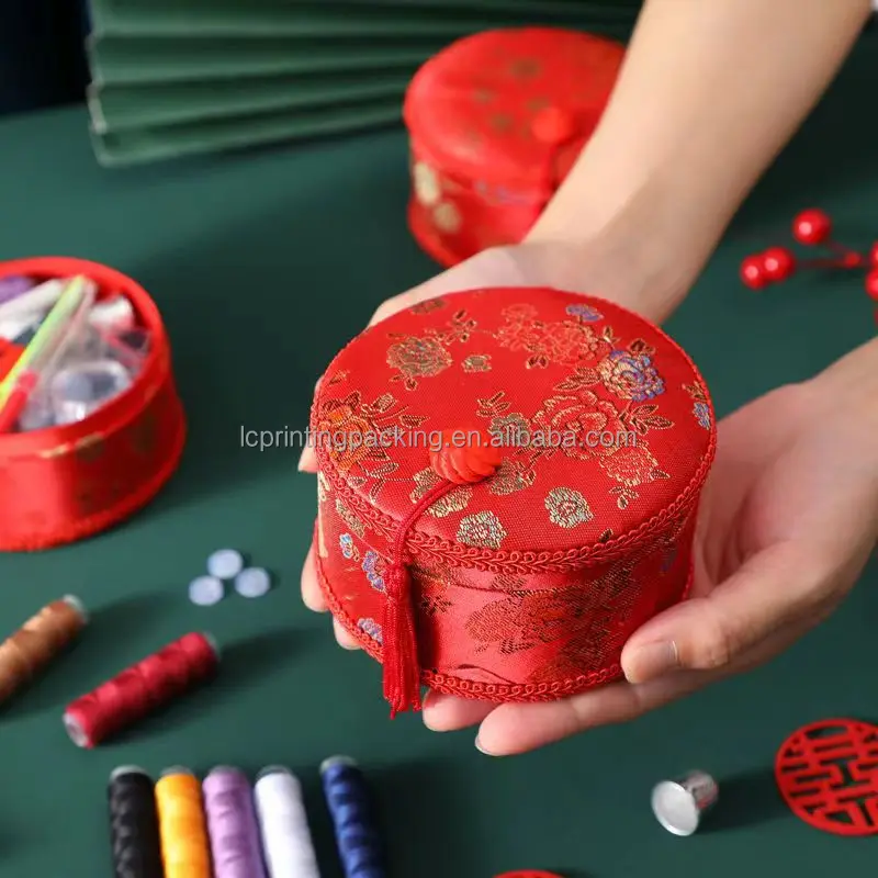 Chinese Red Heart Shape Silk Brocade Gift Box Embroidery Fabric Cloth Box for Wedding