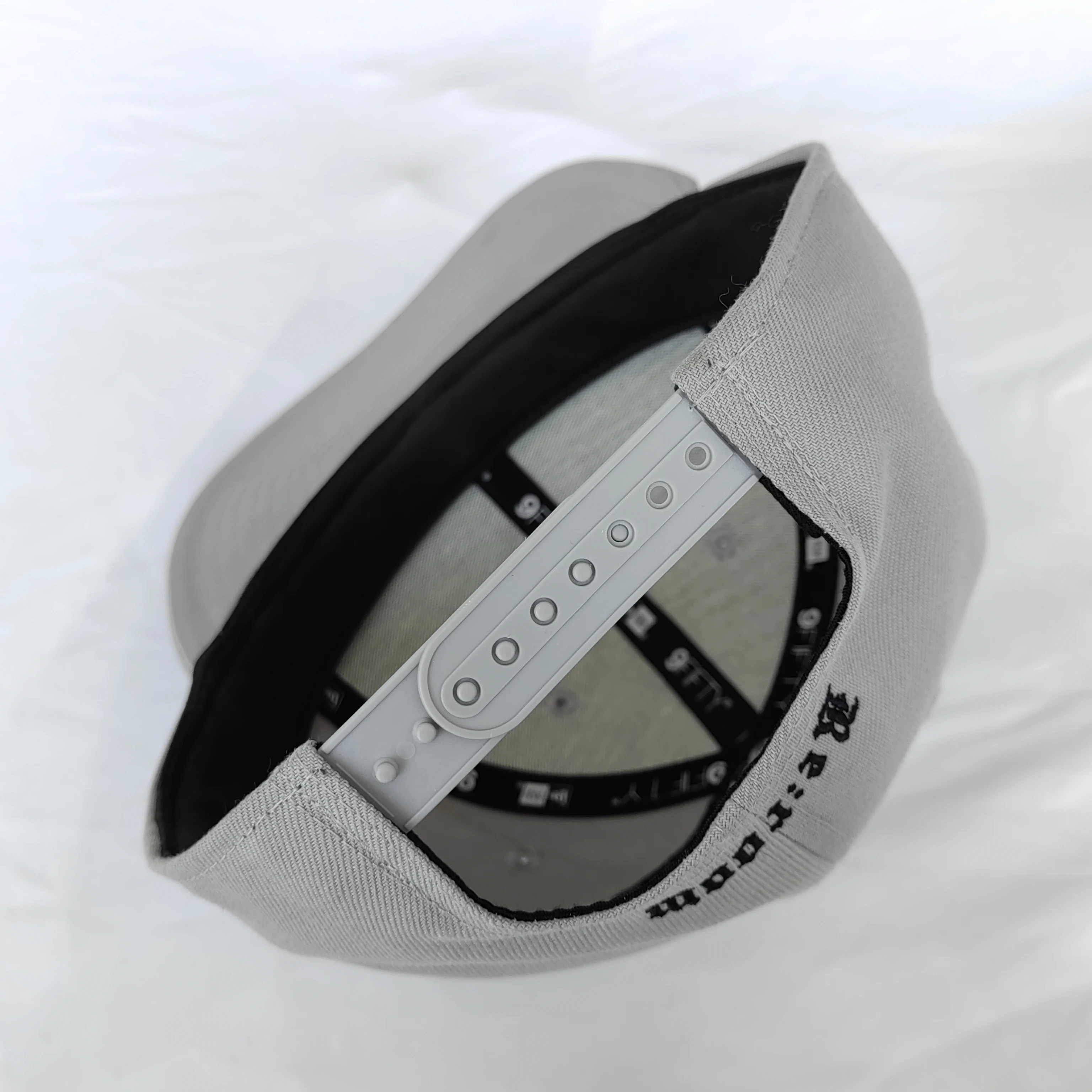 Wholesale white fashion custom embroidered visor dad truck baseball hat