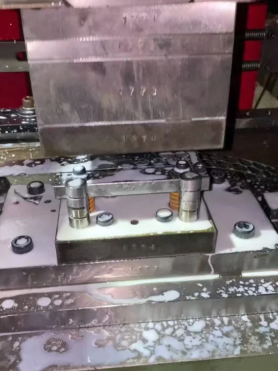 Automatic Metal buttonface Prong Buckle Button Punching Stamping Press Attach Machine