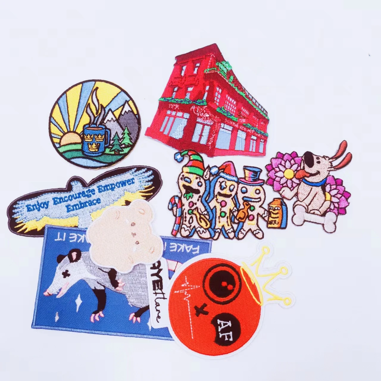 Custom No MOQ Iron On Sew On Cat Patches Custom Embroidered Patches Heat Press Iron Embroidery Patches for Coat, T-shirt