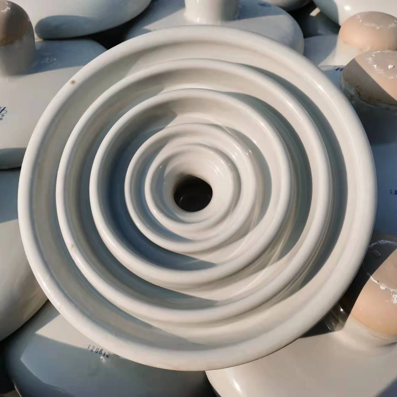 11KV  Low voltage disc porcelain insulators  XP-70