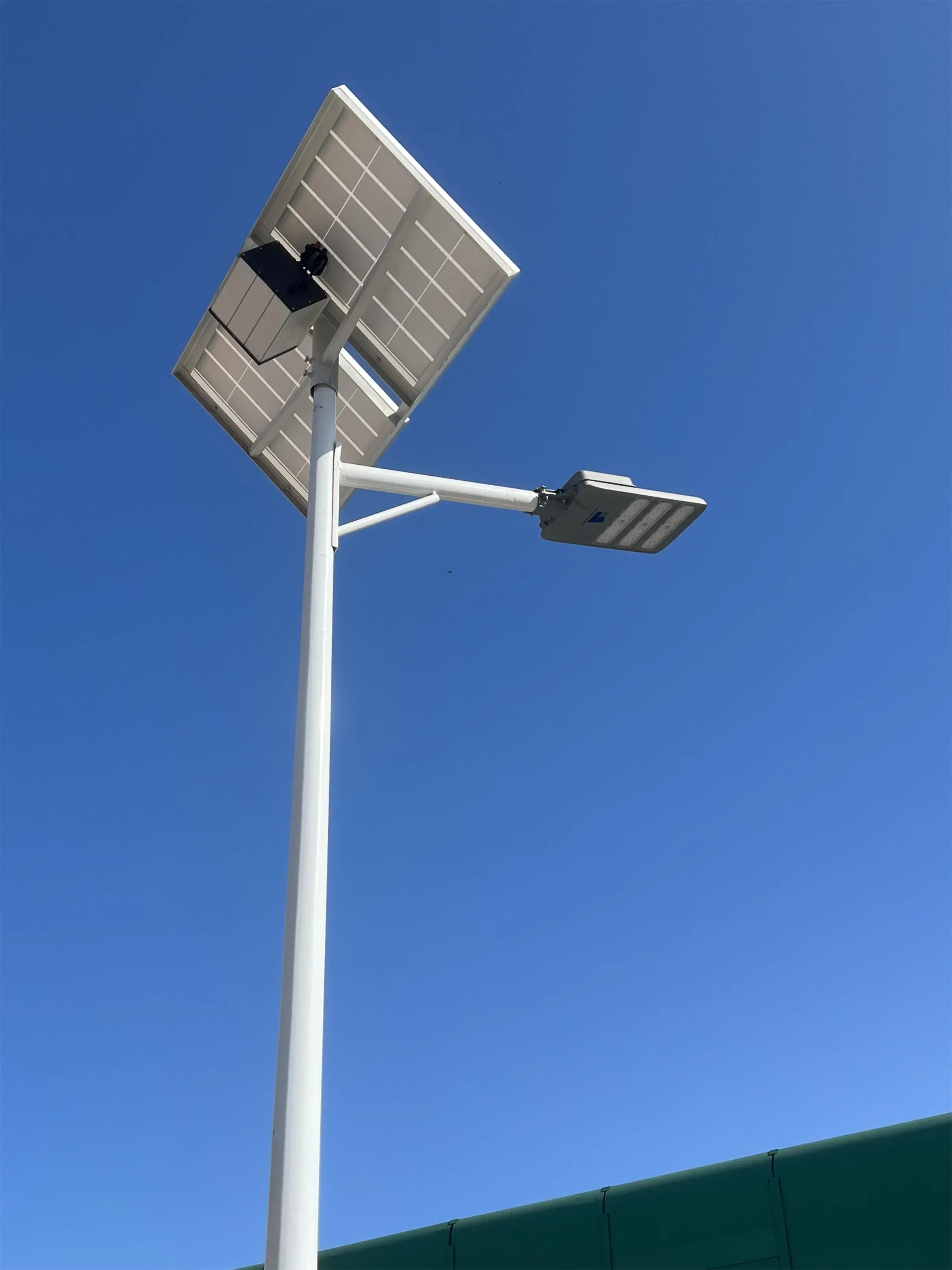 Factory Direct Supply Wholesale Price Aluminum Waterproof Outdoor Two In One Led Solar Street Light