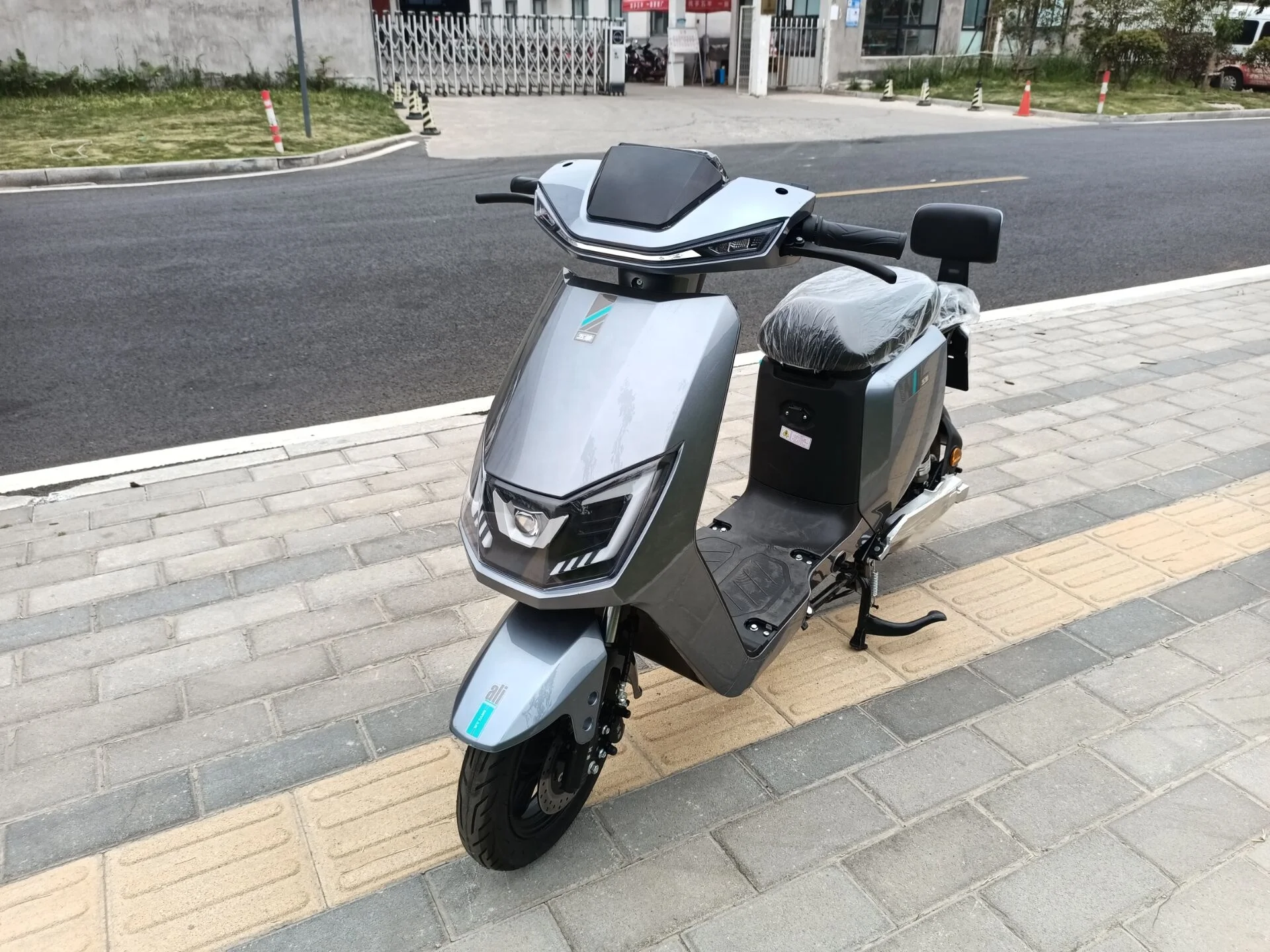 Китайский Электрический скутер дальнего действия Wuxi