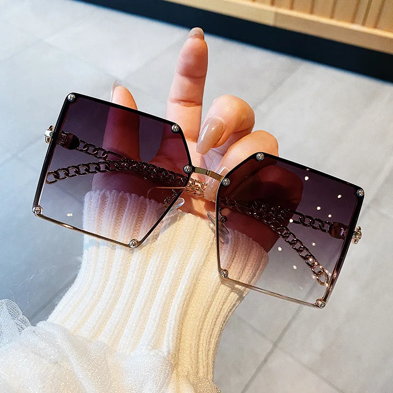 2021 Newest Hot Sale Shades Sun Glasses Alloy Chain Temples Frame Rivet Elegant Square Women Summer Sunglasses Female