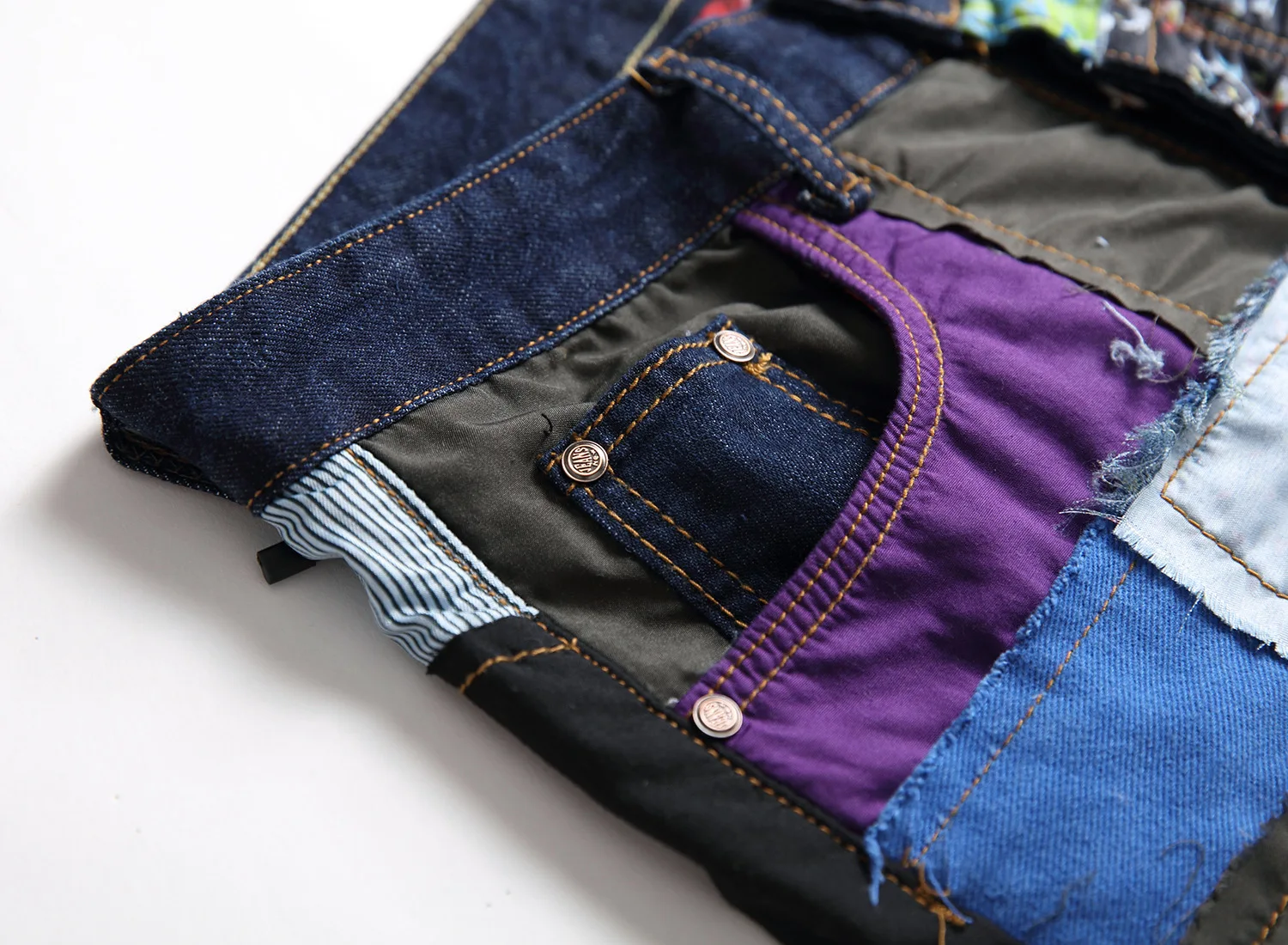 Designers Latest Stylish Colored Patches Denin Dark Blue Base Straight Leg Patchwork Skinny Seluar Men Fashion Jeans