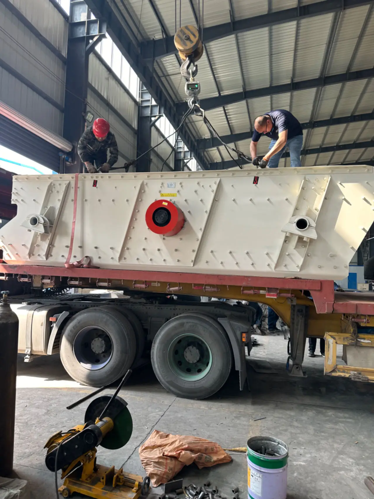 Professional Factory Stone Circular Vibrating Screen Efficient for Material Screening and Sieving
