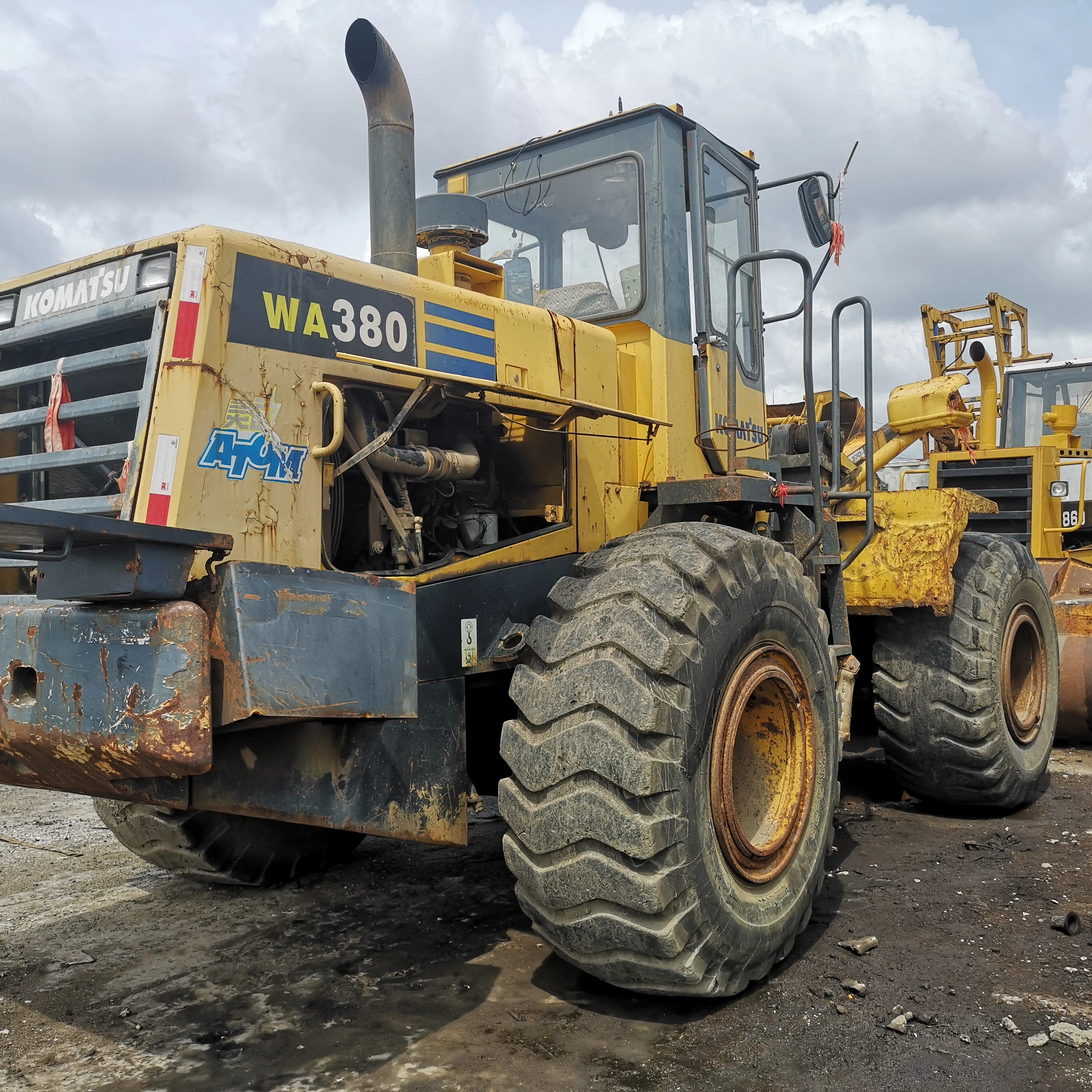 factory hot sale used komatsu wa380-3 front end wheel loader in shanghai yard