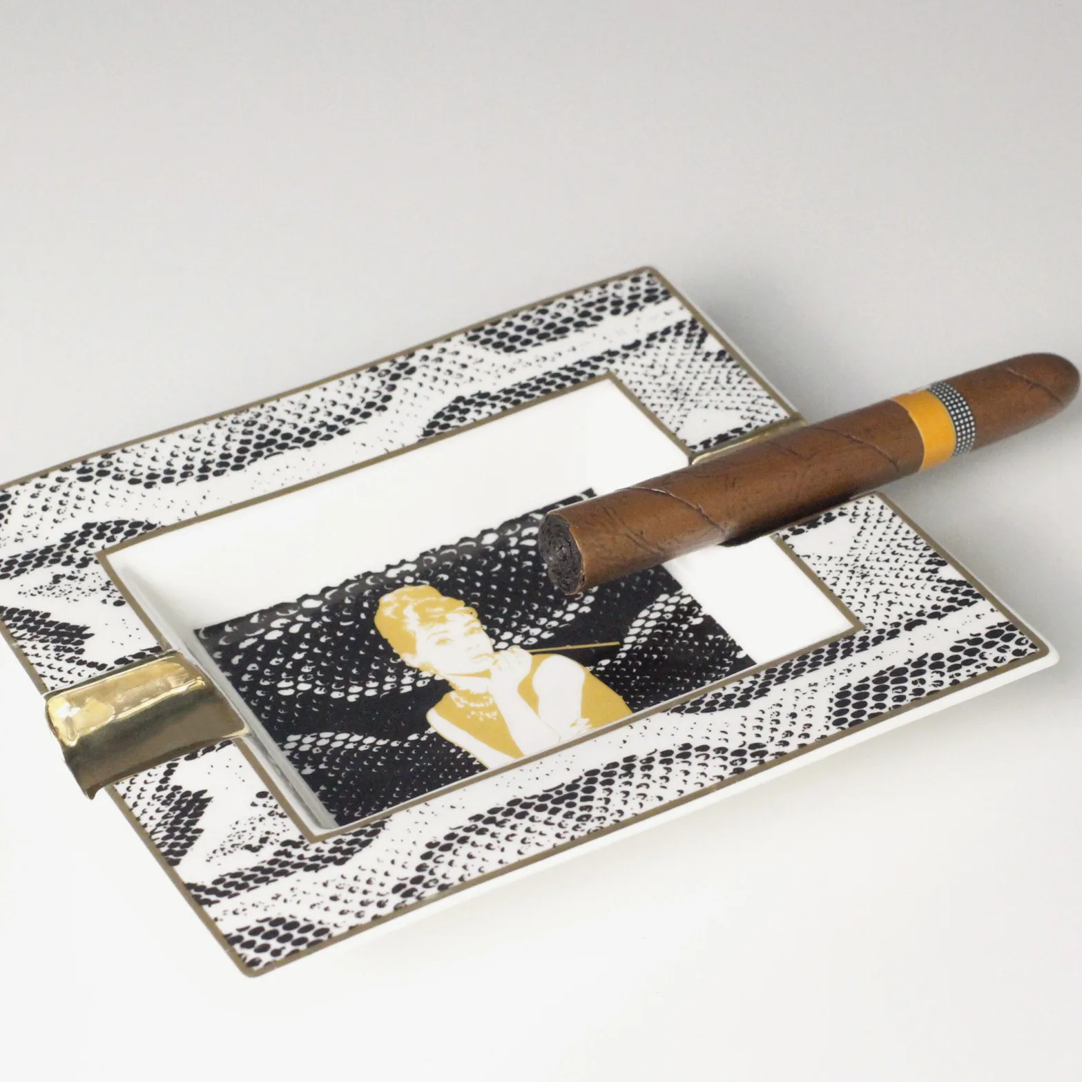 Ceramic Cigar ash tray Luxury design Cigar accessories Holder Customized color logo Gold For gift box Smoking shop