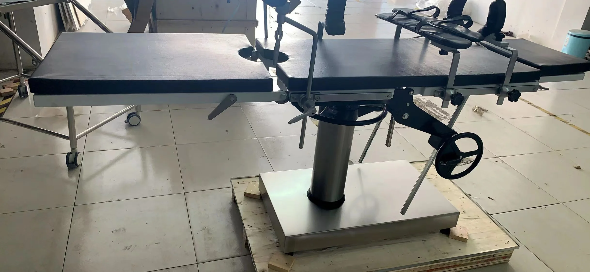 OB-M3002 Hospital Multi-function Medical Equipment Normal Operating Table