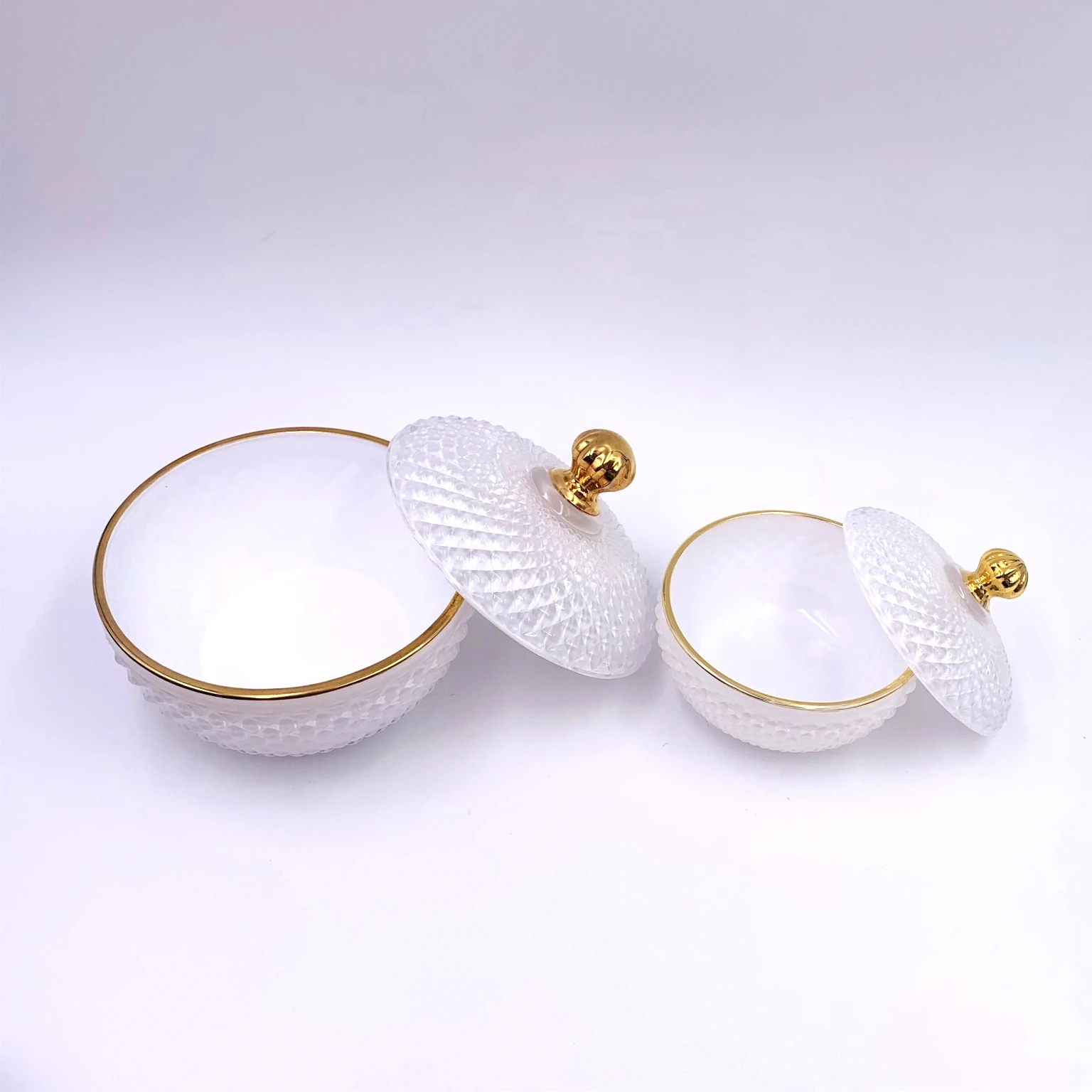 GEO Cut Round Wax Cup New Style White Glass 230ml Candle Jar with Lid Retail Candy Jar Hot Selling Home Decor Storage Jar BR