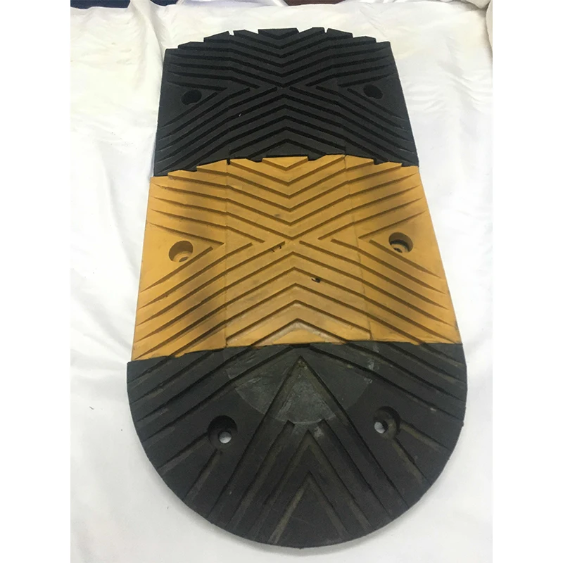 High Quality Factory Price Low MOQ Thickness 50MM Amber Rubber Light vehicle Speed Bump For Mall Parking