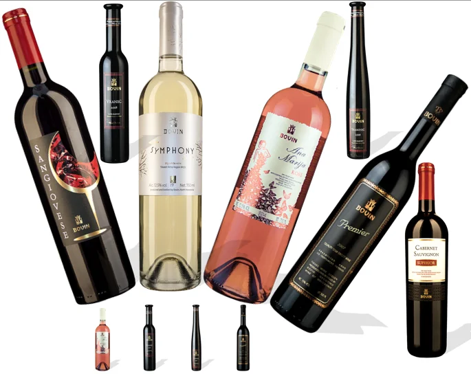 Качество красных виноградных вина на ярмарке с великолепной наградой cabernet