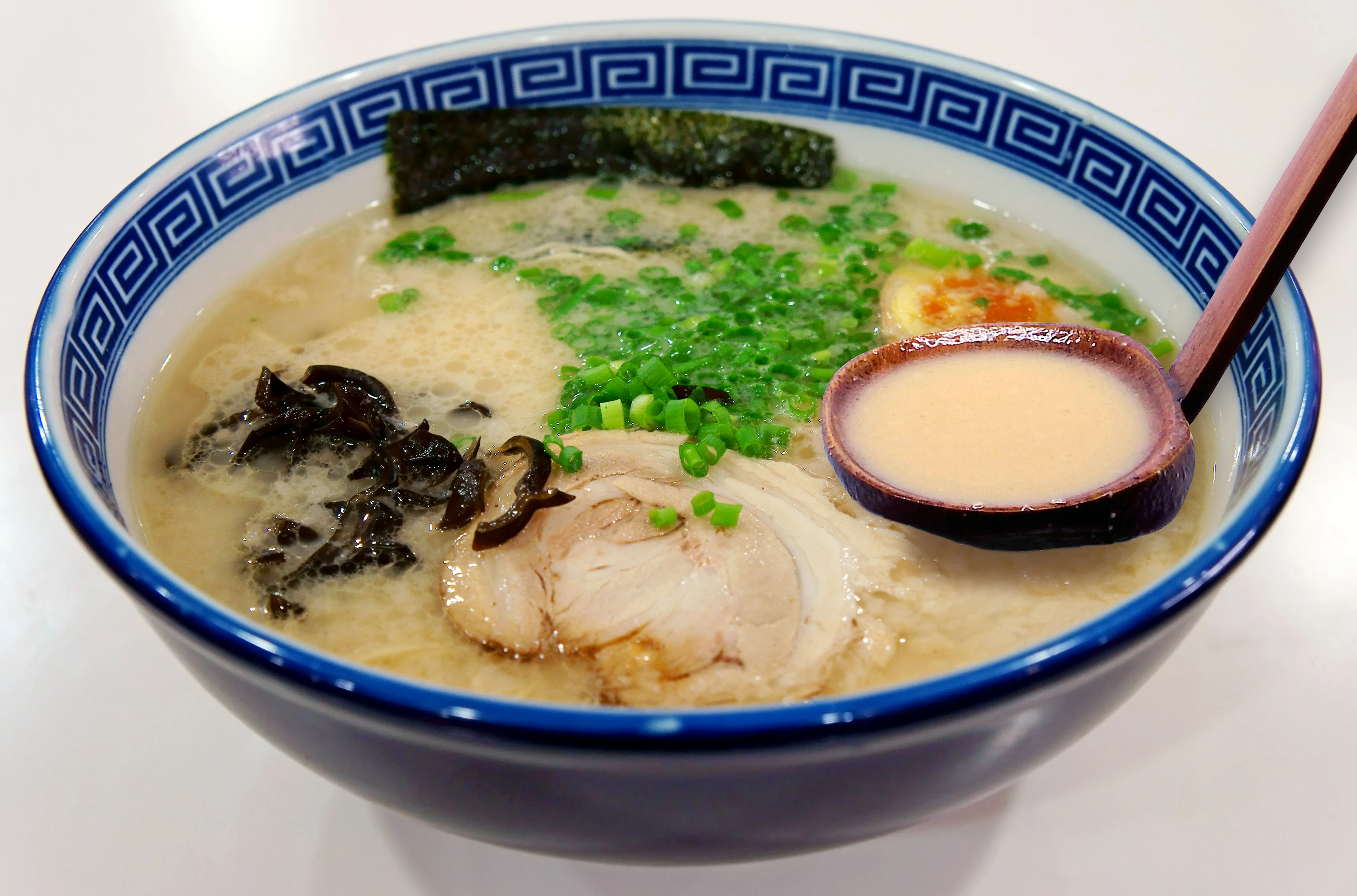 Japanese rich flavor instant beef pork soup firm ramen noodles