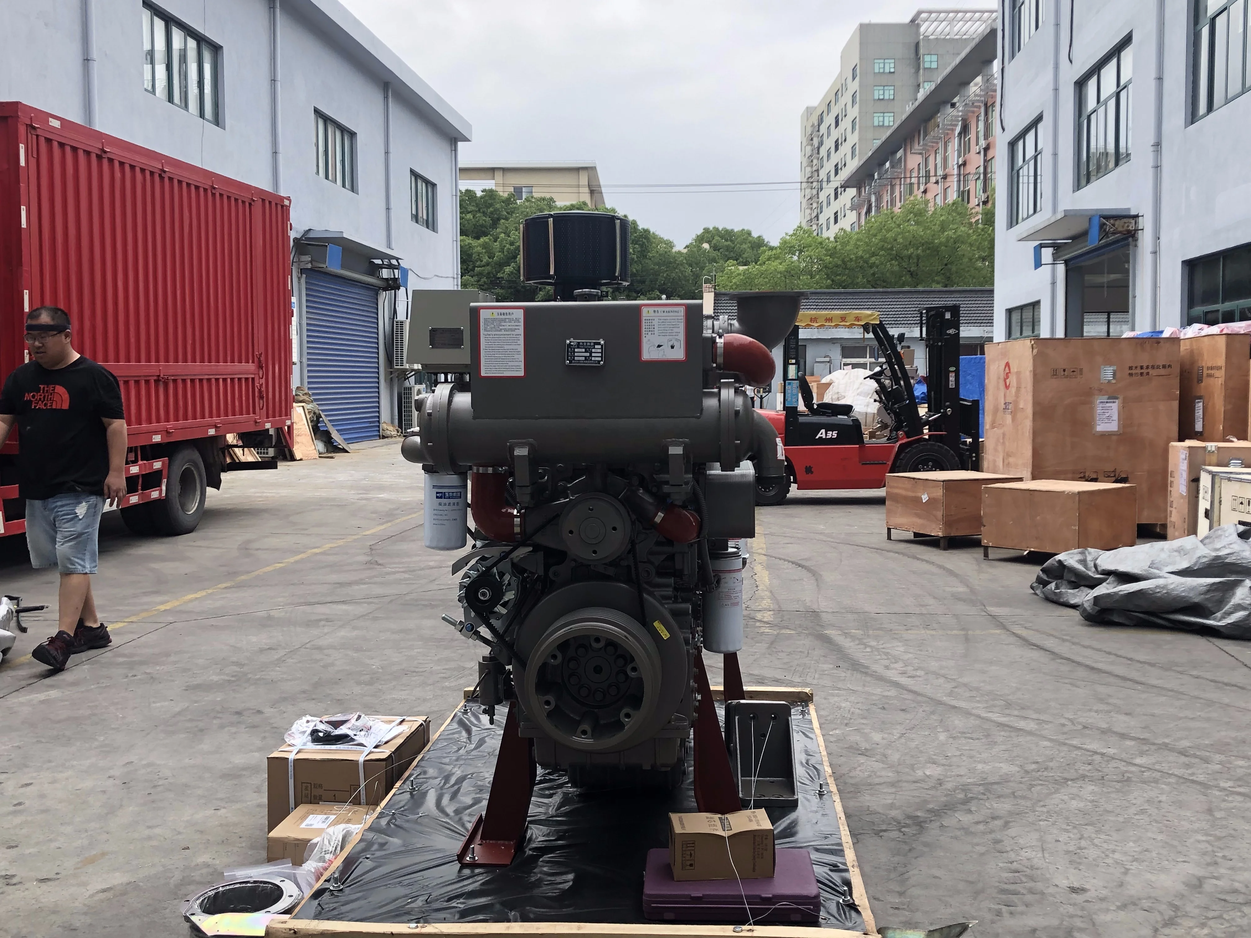 6 cylinder YUCHAI YC6T series 360kw 490hp 1500rpm marine diesel engine YC6T490C
