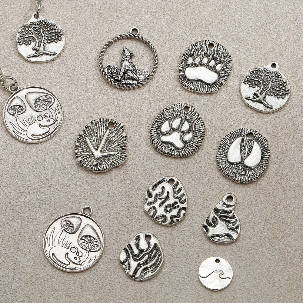 High Quality Customization Vintage Bigfoot Charms Dog Design DIY for Bracelet Necklace Keychain Making