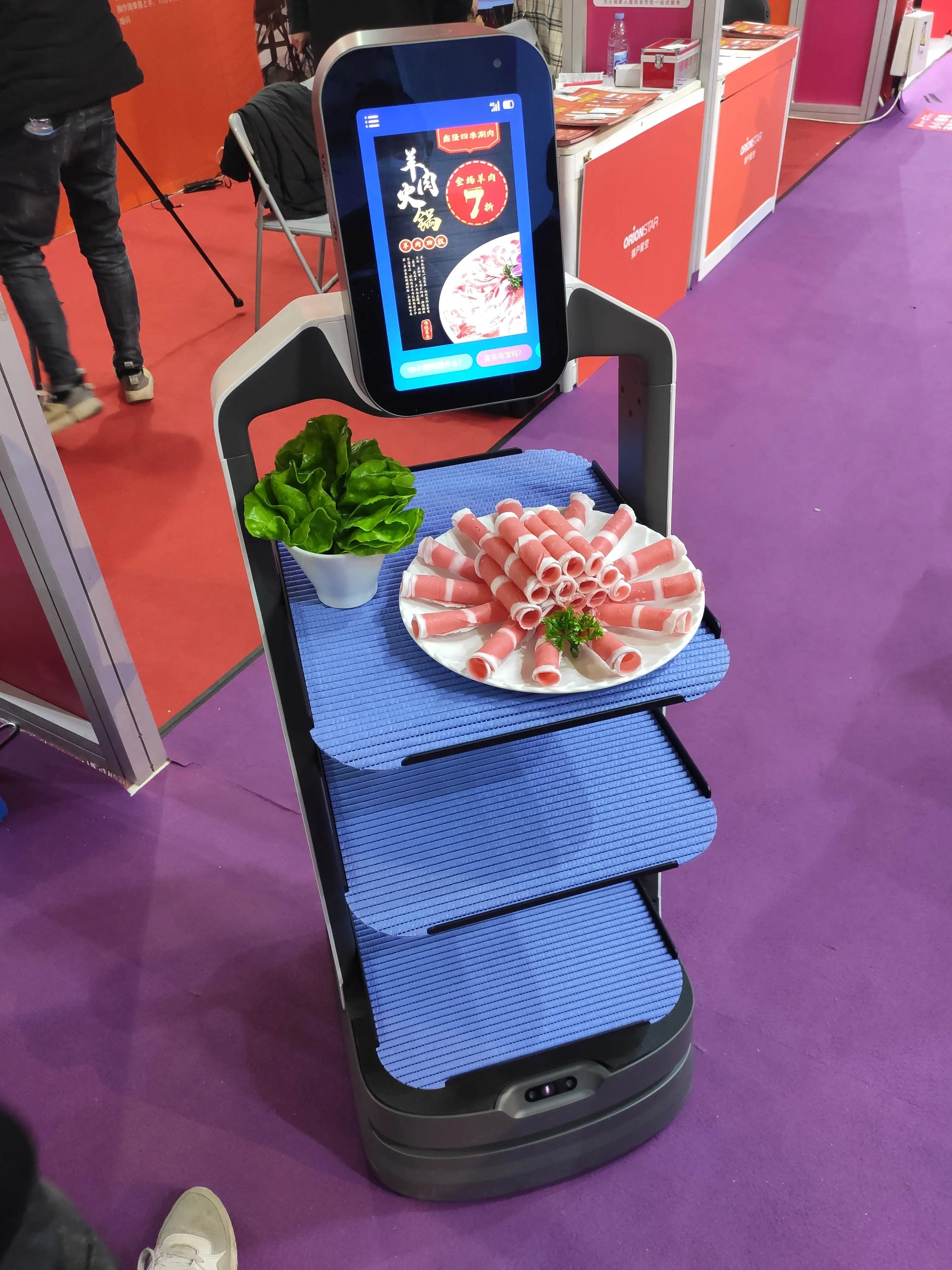 
Hotel Serving Food Waiter Robot Hotel Dish Delivery Robot No Contact Delivery Food Robot for Restaurant 