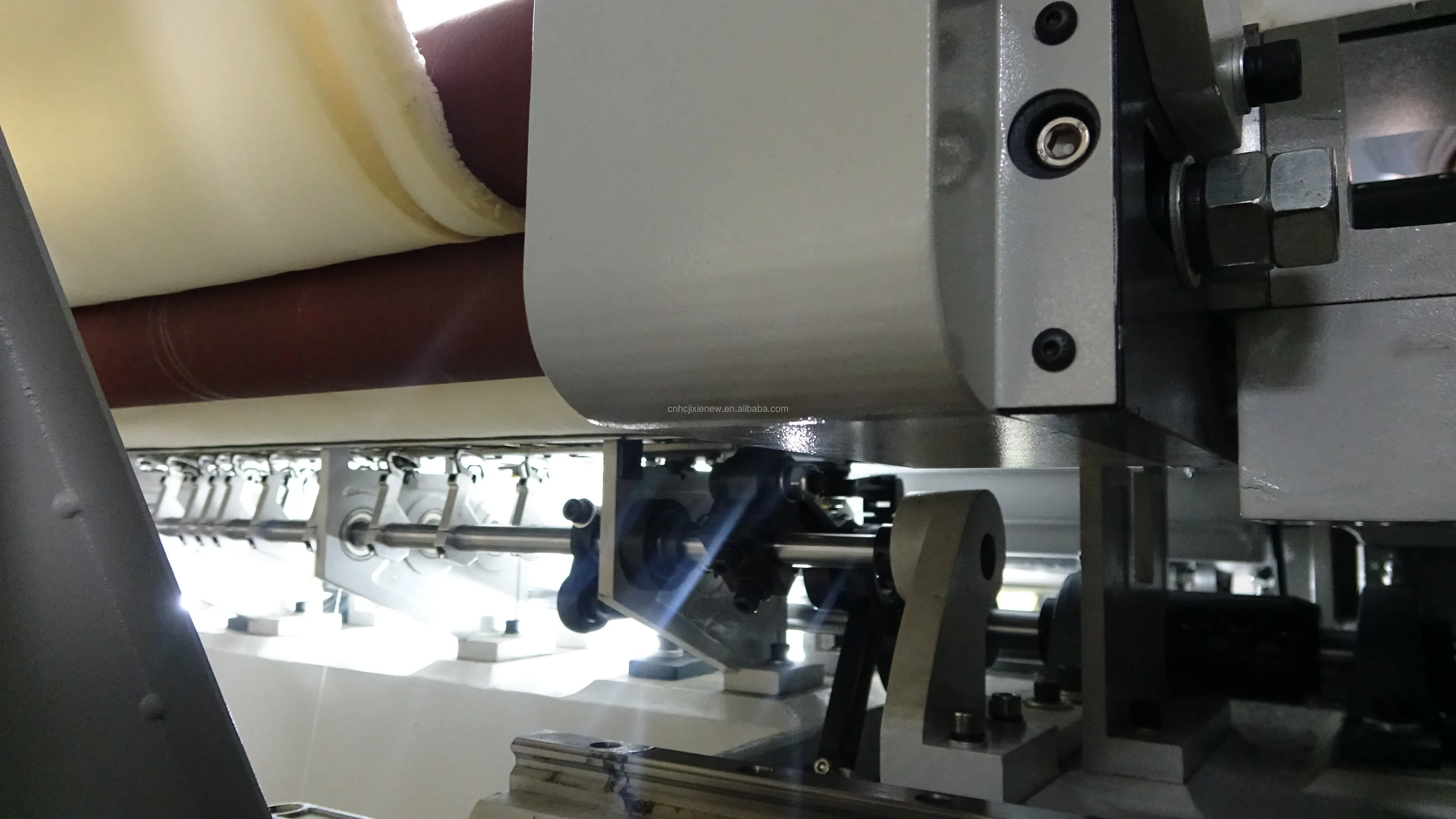 Automatic computerized quilting machine for precision fabric between mattressesn machine