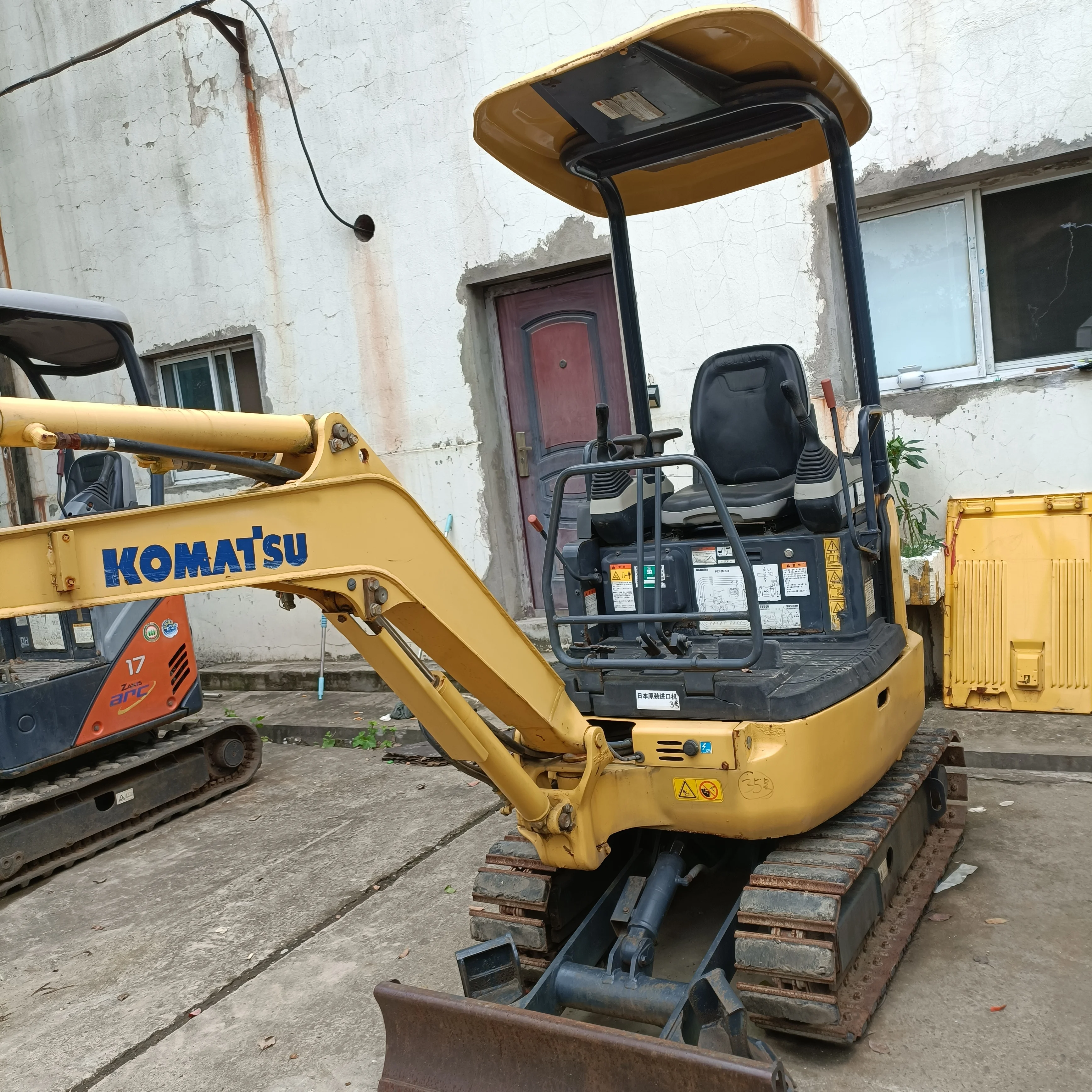 Used mini excavator Komatsu PC18MR-3 hydraulic crawler excavator PC18MR without enclosed cabin high efficiency for sale