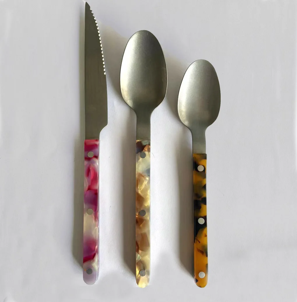 Столовые приборы из нержавеющей стали с 3 заклепками и акриловой ручкой