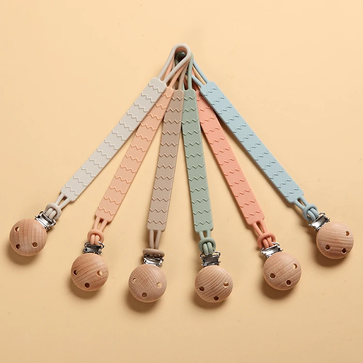 Hot selling wooden clasp silicone pacifier clip for 6 months old baby