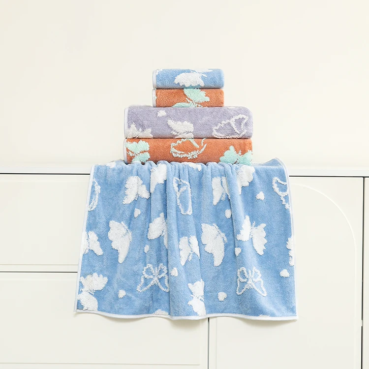 Wholesale High Quality Coral Velvet Microfiber 70*140cm Large Bath Towel Custom Logo Absorbent Thickened Bath Towels For Hotel