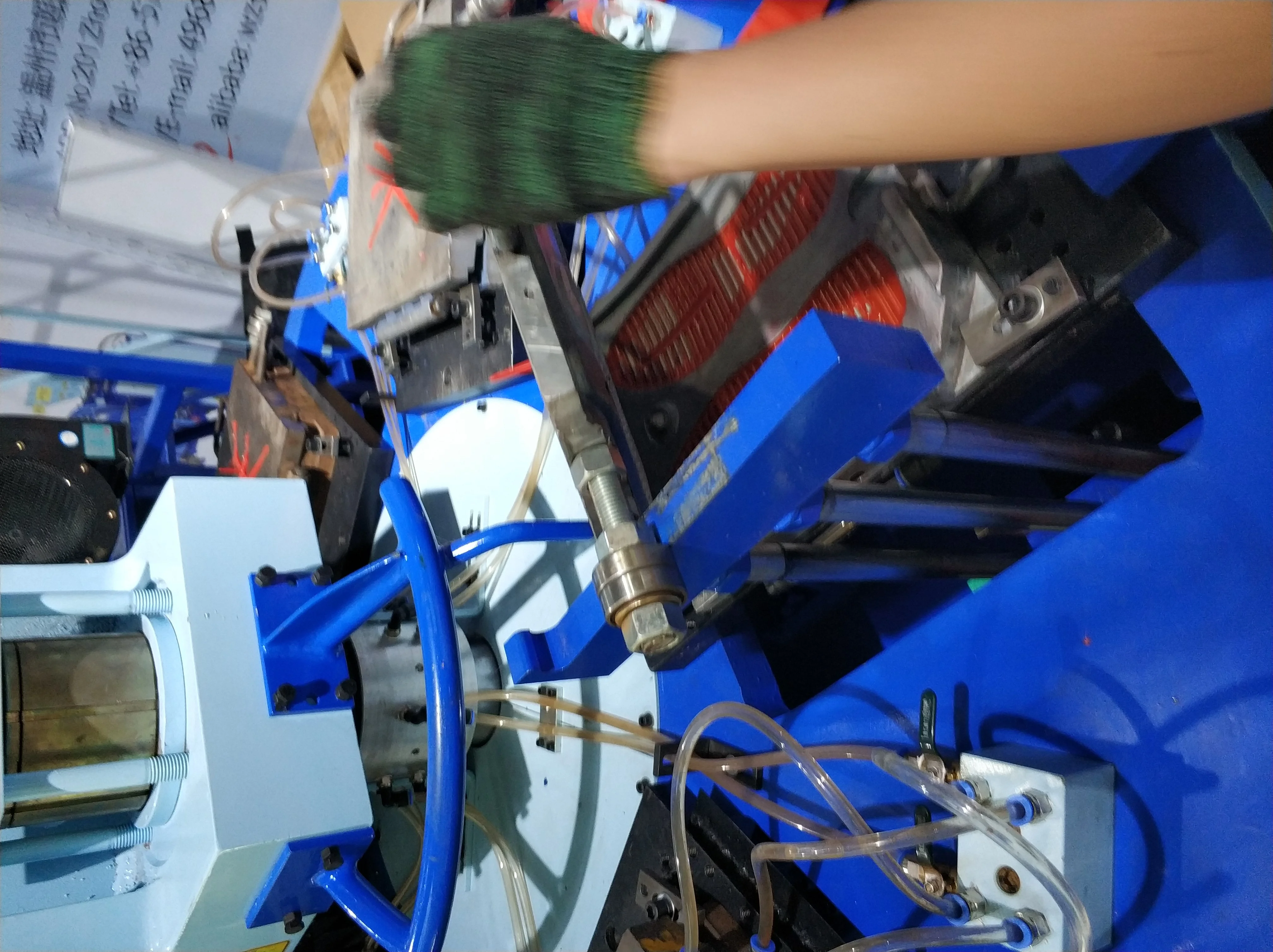 Машина для литья под давлением с шестью станциями вертикального типа подошвы для обуви из ТПУ