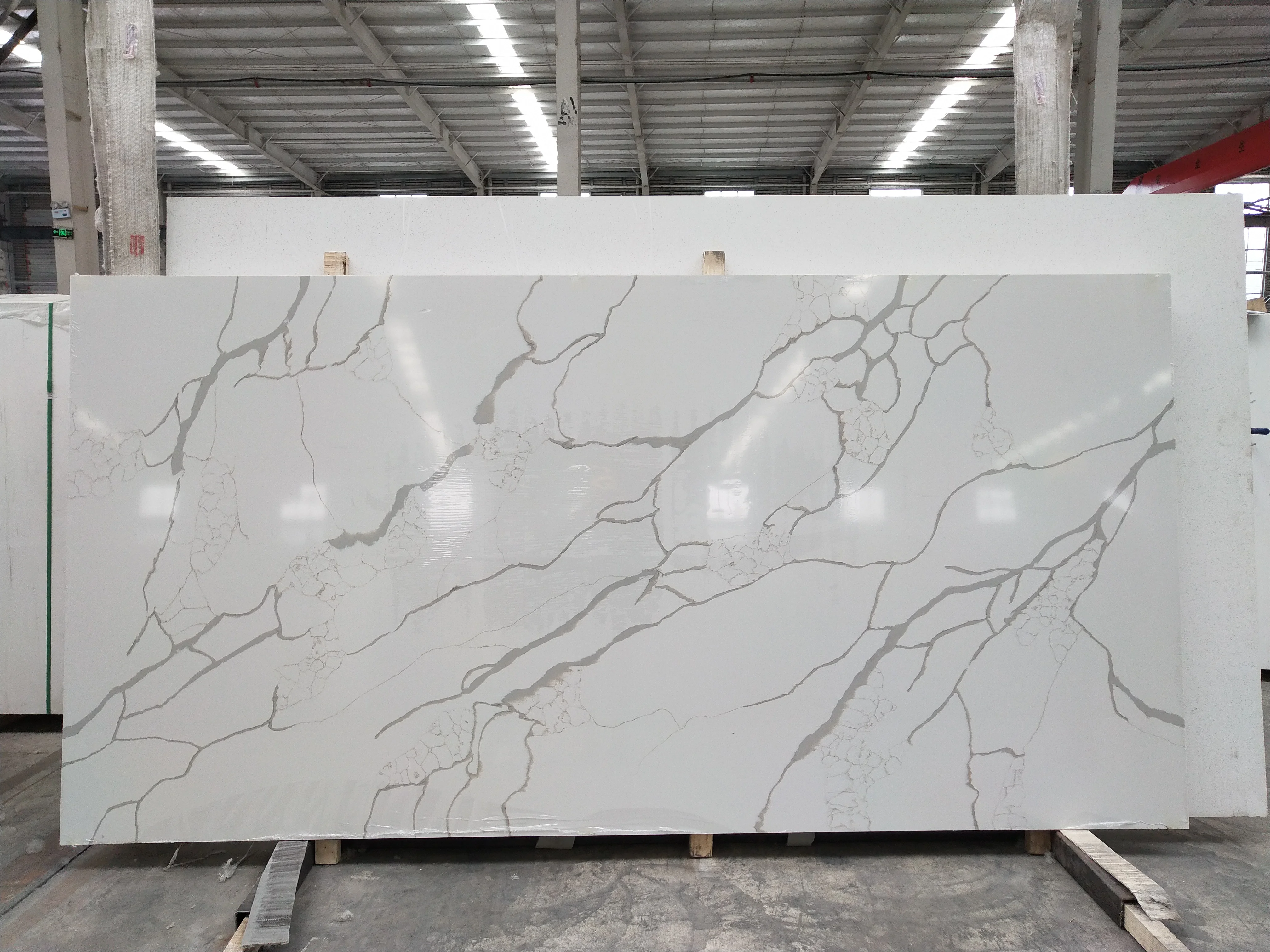Customized Calacatta Gold Quartz Slabs for Countertops, Worktops, Tabletops 20mm/30mm thick