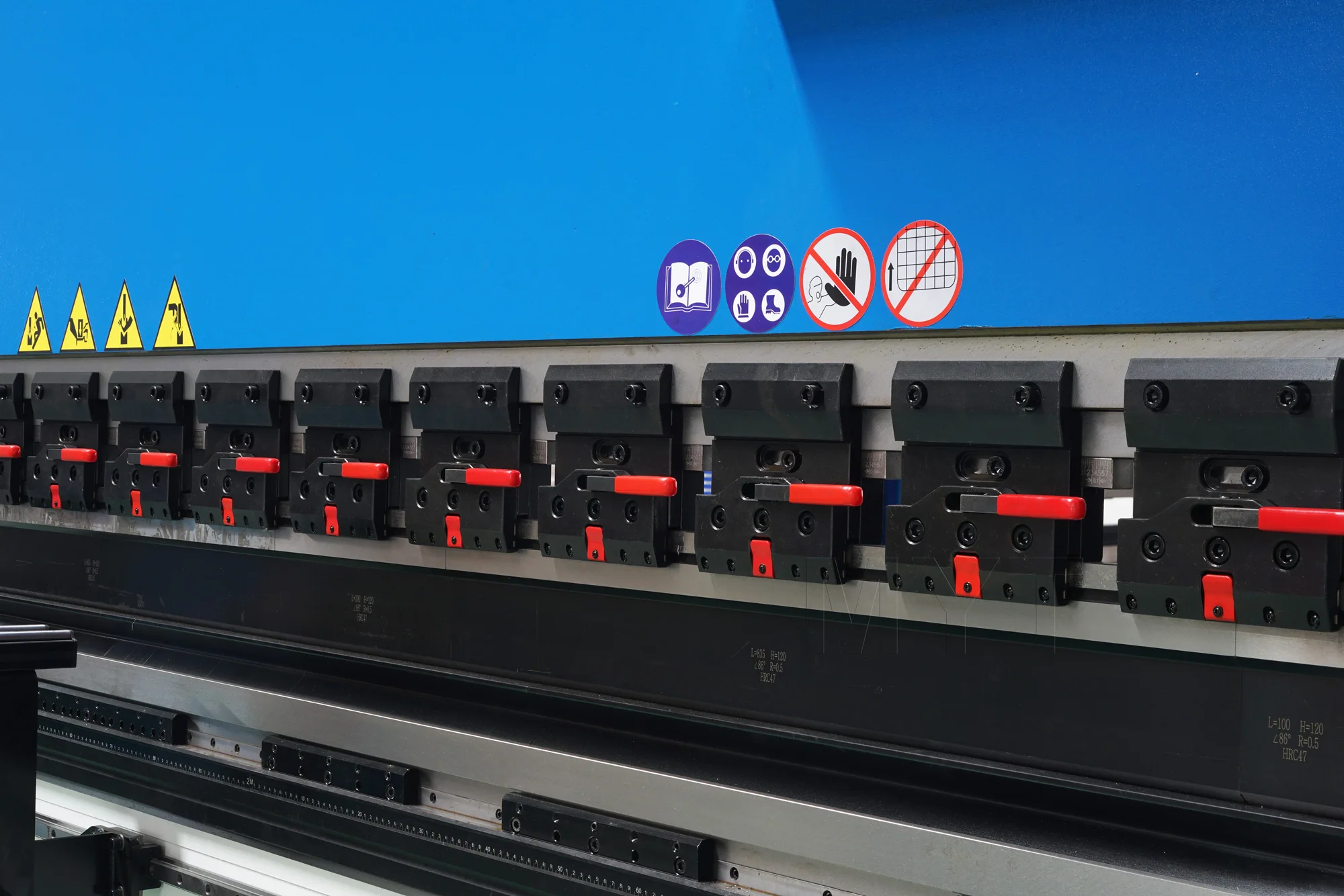 MYT  Automatic Easy To Operate Sheet Metal Bending Machine 175 T3200 Press Brake Steel Plate CNC Press Brake for Metal Sheet