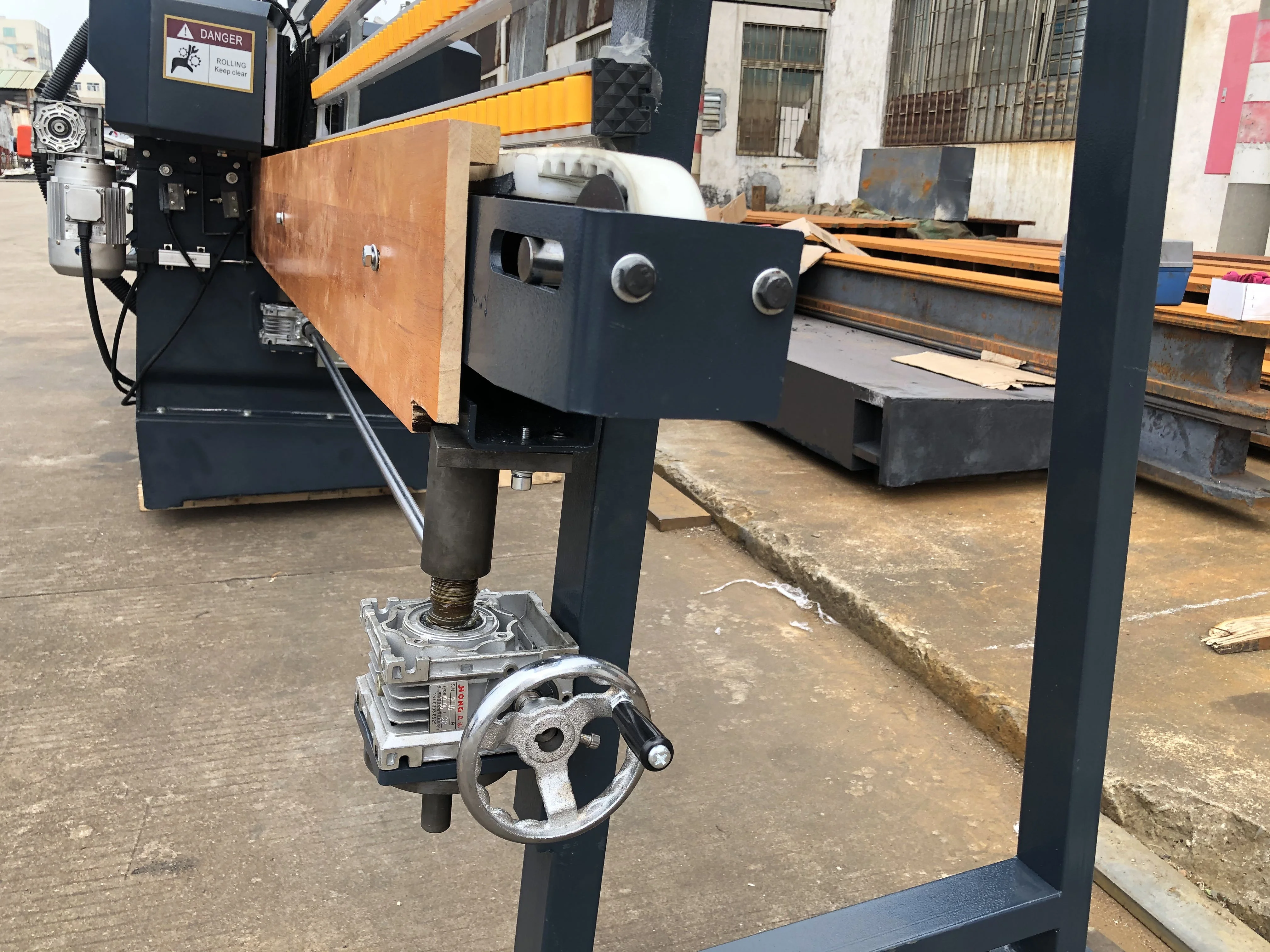 CNC operating machine wheel grind glass straight line edging machine factory price glass beveling machine