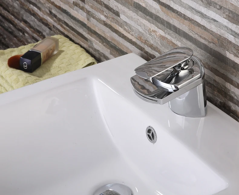 WUHUANG Waterfall Faucet for Bathroom Basin New Design Luxury Hot Sale Single Hole Basin Brass Solid Single Handle Chrome CN;ZHE
