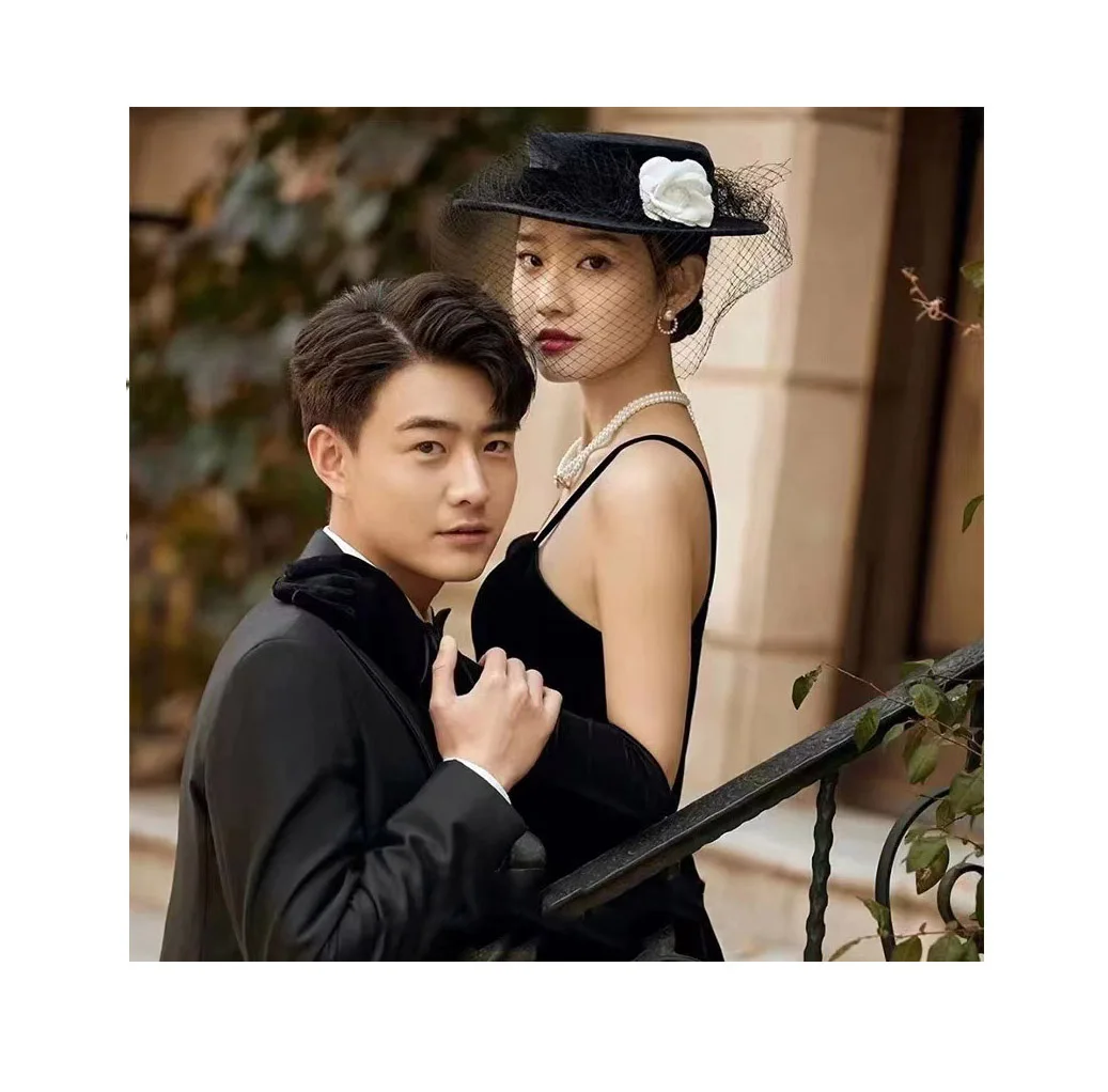 Женская бархатная шляпа