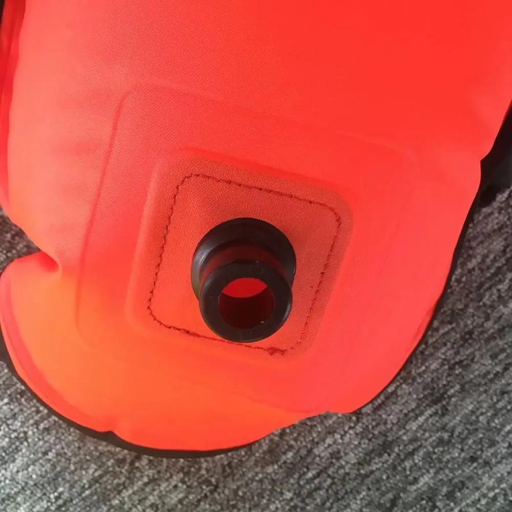 Надувной поплавок для подводной охоты с флагом