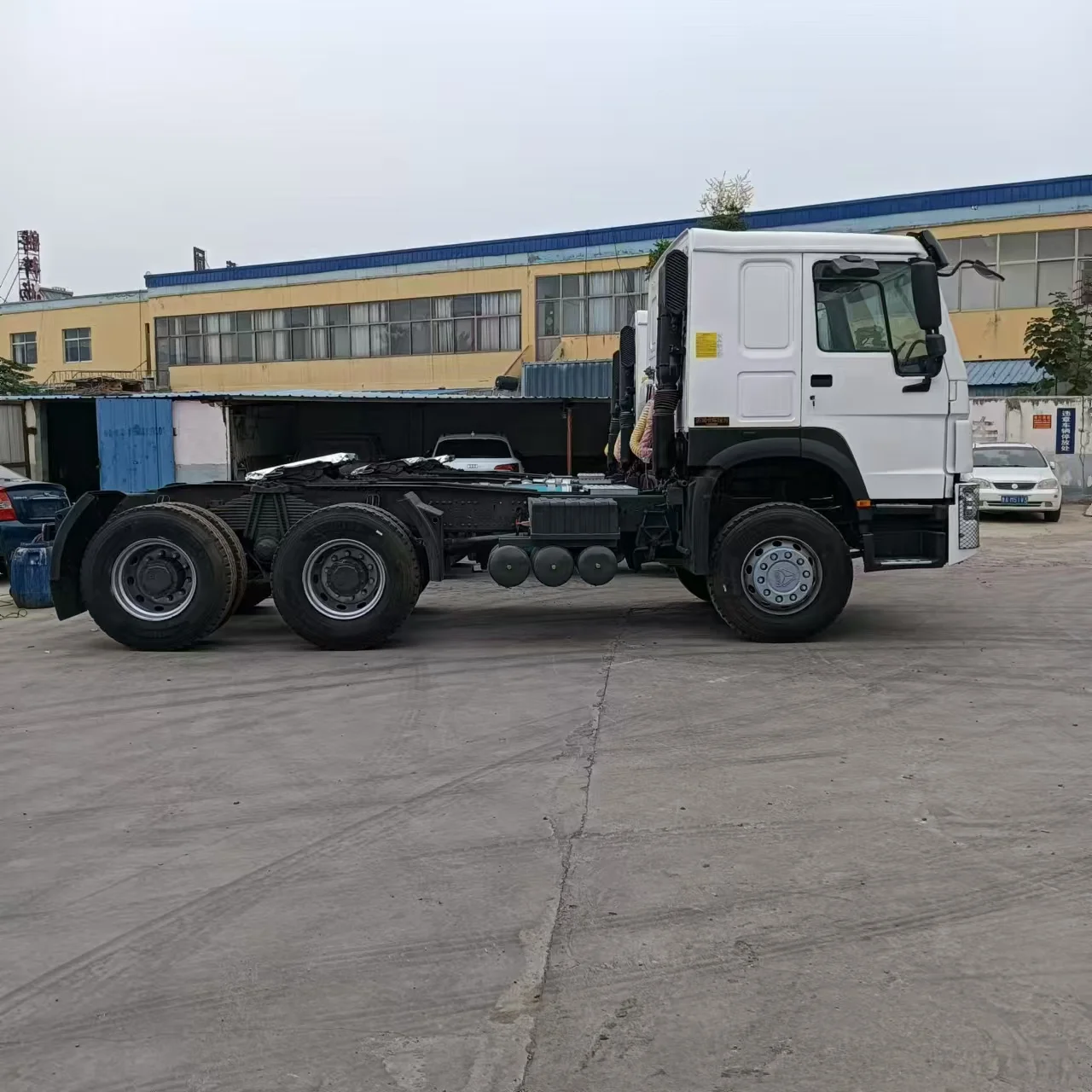 Selling HOWO tractor heads second-hand container trailer heads 6 * 4 semi-trailer trailer heads