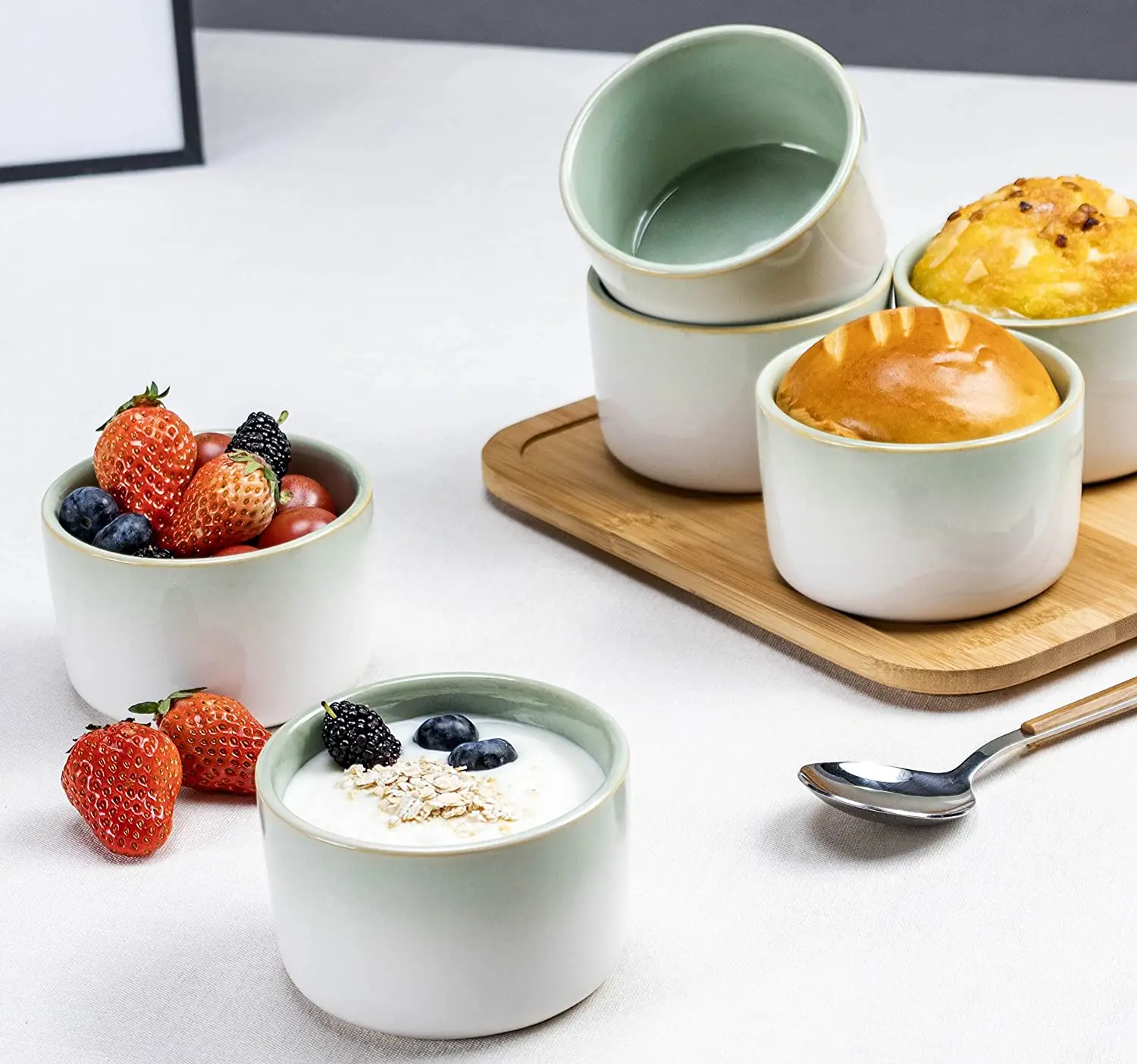 Керамическая миска для мороженого UNICASA 8 oz Creme Brulee Ramekins с десертной ложкой и фруктами
